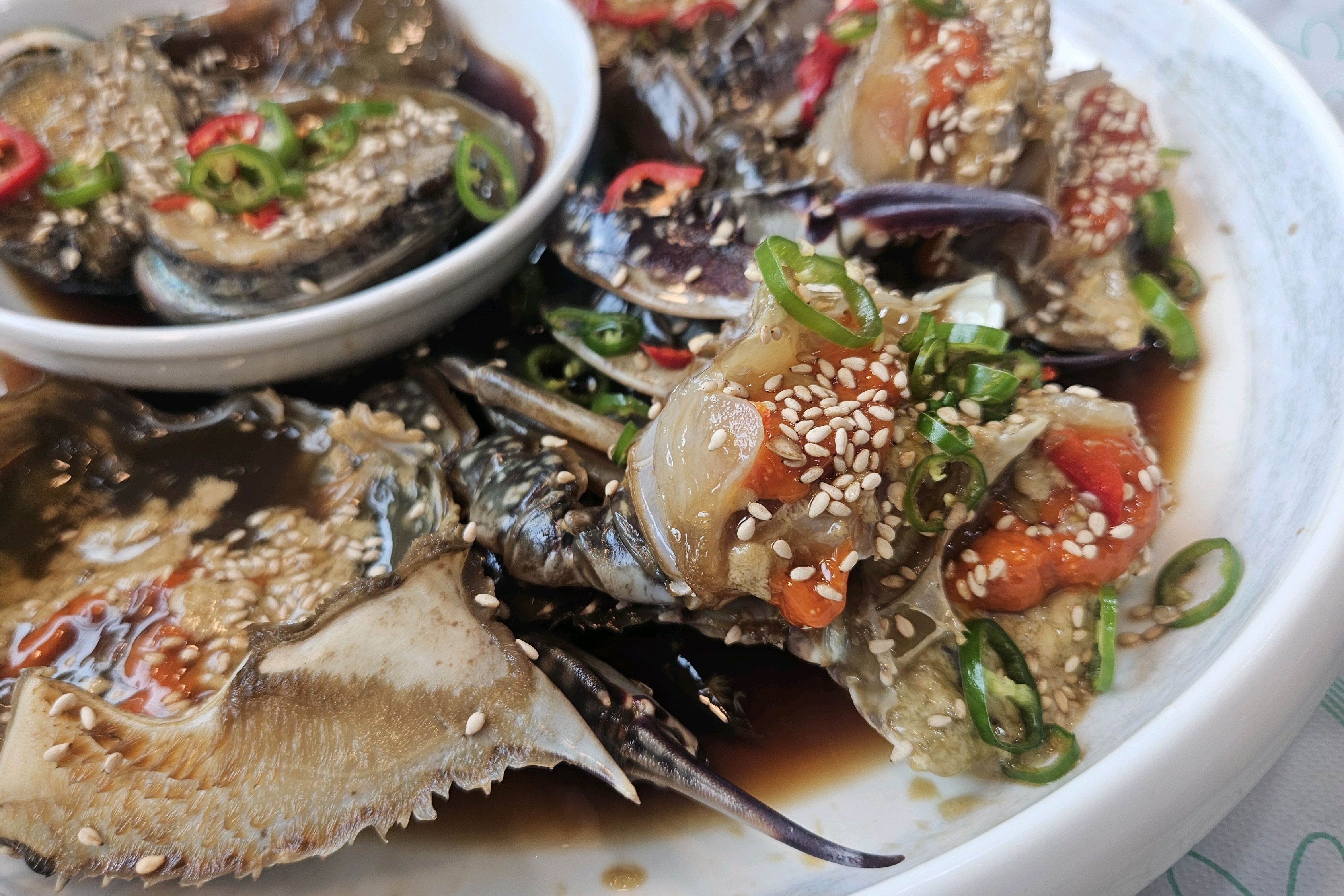 맛있다고 주변 지인에게 추천받아서 왔네. 진짜 맛있었어요. 간장게장이 짜지 않고 간장게장