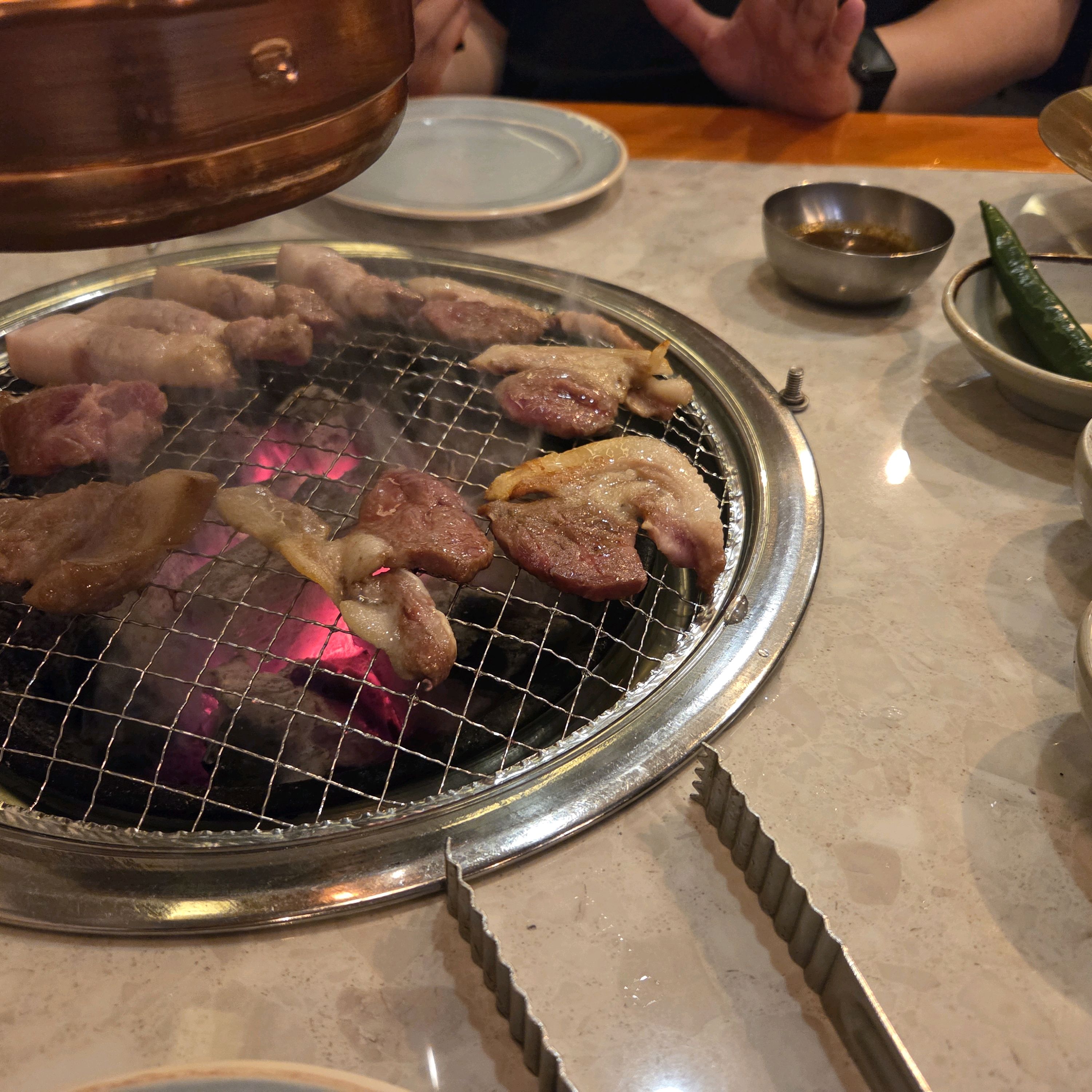 다양한 부위의 고기들이 세트로 가성비있게..좋네요~ - 성수 맛집 뚝딱 성수점