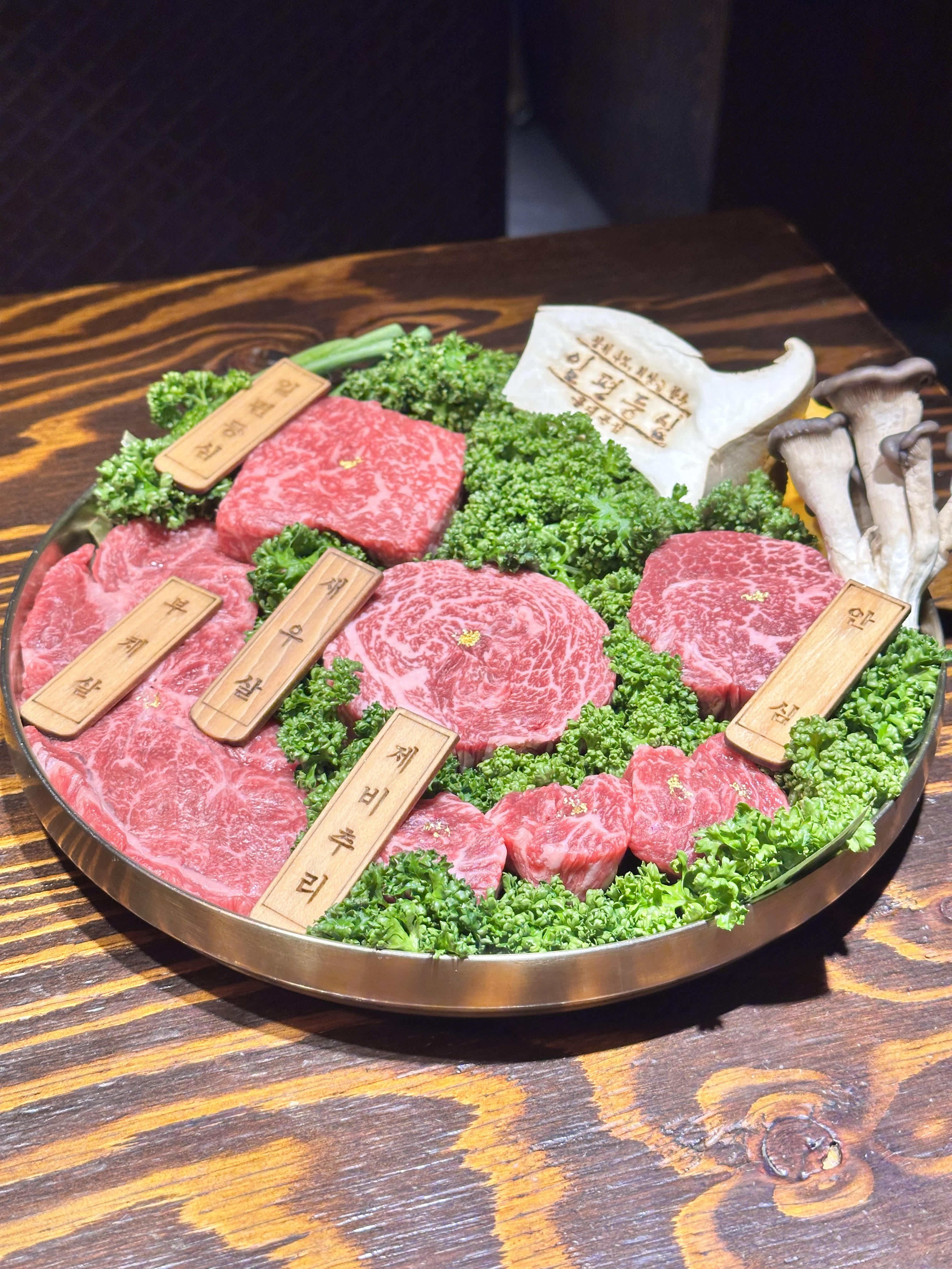 Very yummy!!! Super friendly staff - 홍대 맛집 일편등심 홍대본점