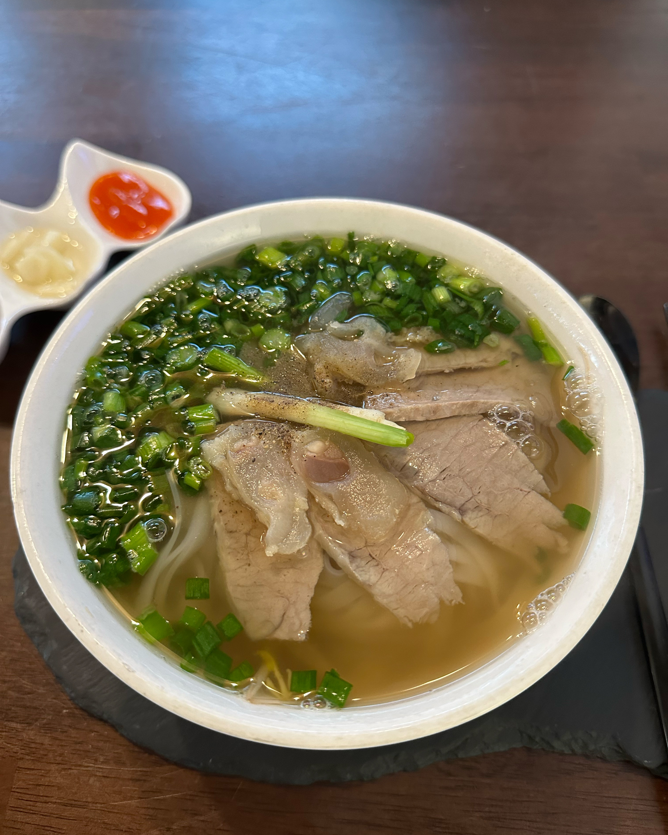 갑자기 쌀국수가 먹고 싶어서 주변 맛집 찾다가 평이 좋아 와봤는데 역시 리뷰가 좋은데는 이