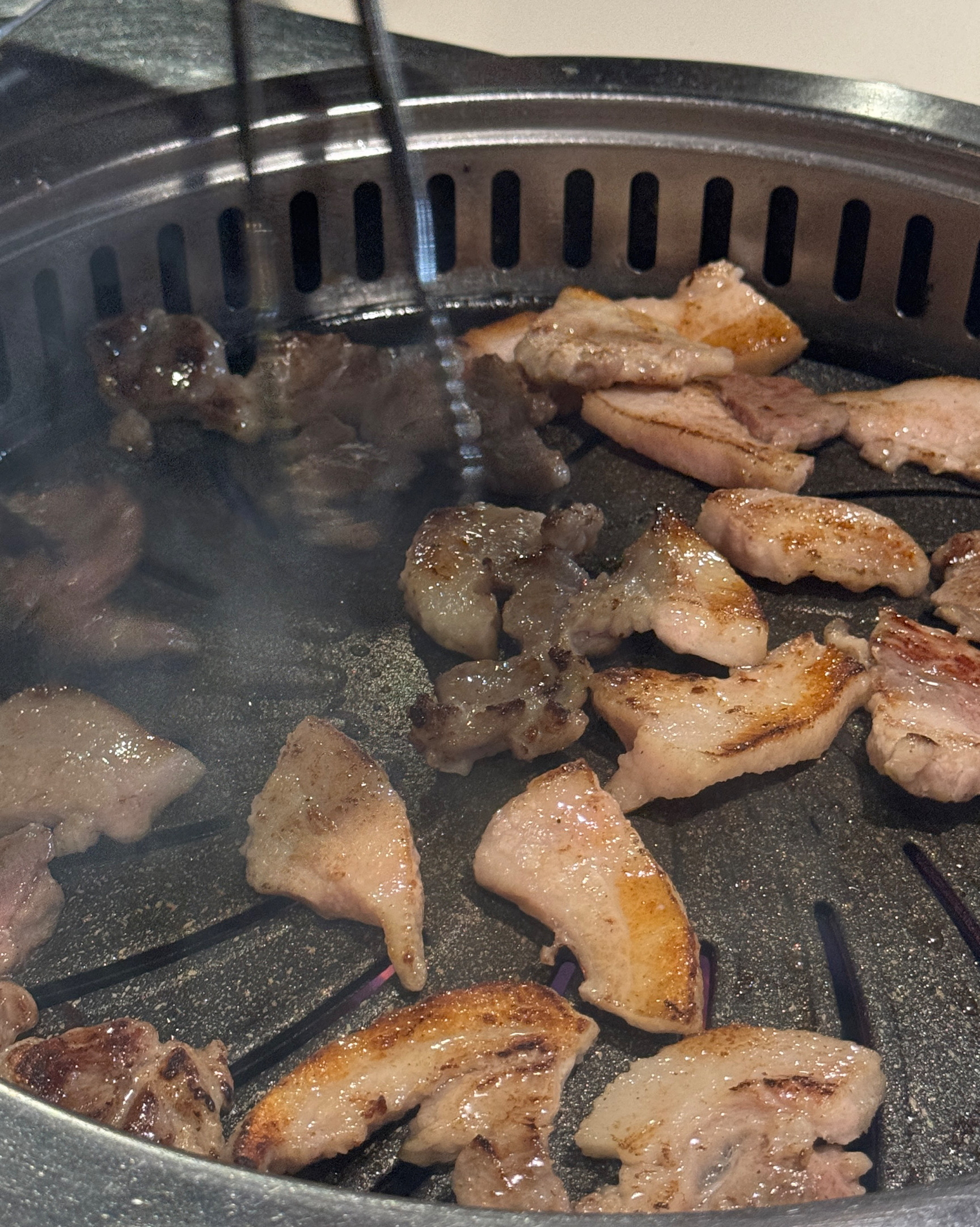 대박 지나가다가 사람 많고 직장인 회식 장소인거 같아서 들어와봤는데 고기 너무 맛있어요! 