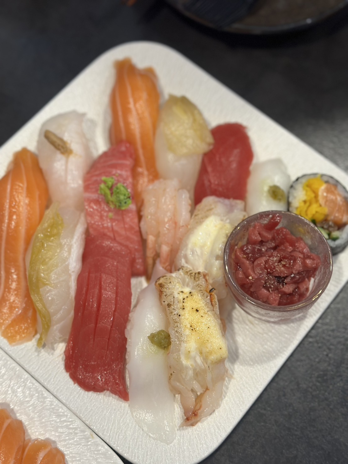 성수에서 제대로 된 맛집 찾았네요 초밥 하나 하나가 길이도 길고 두꺼운게 제대로였고 특히