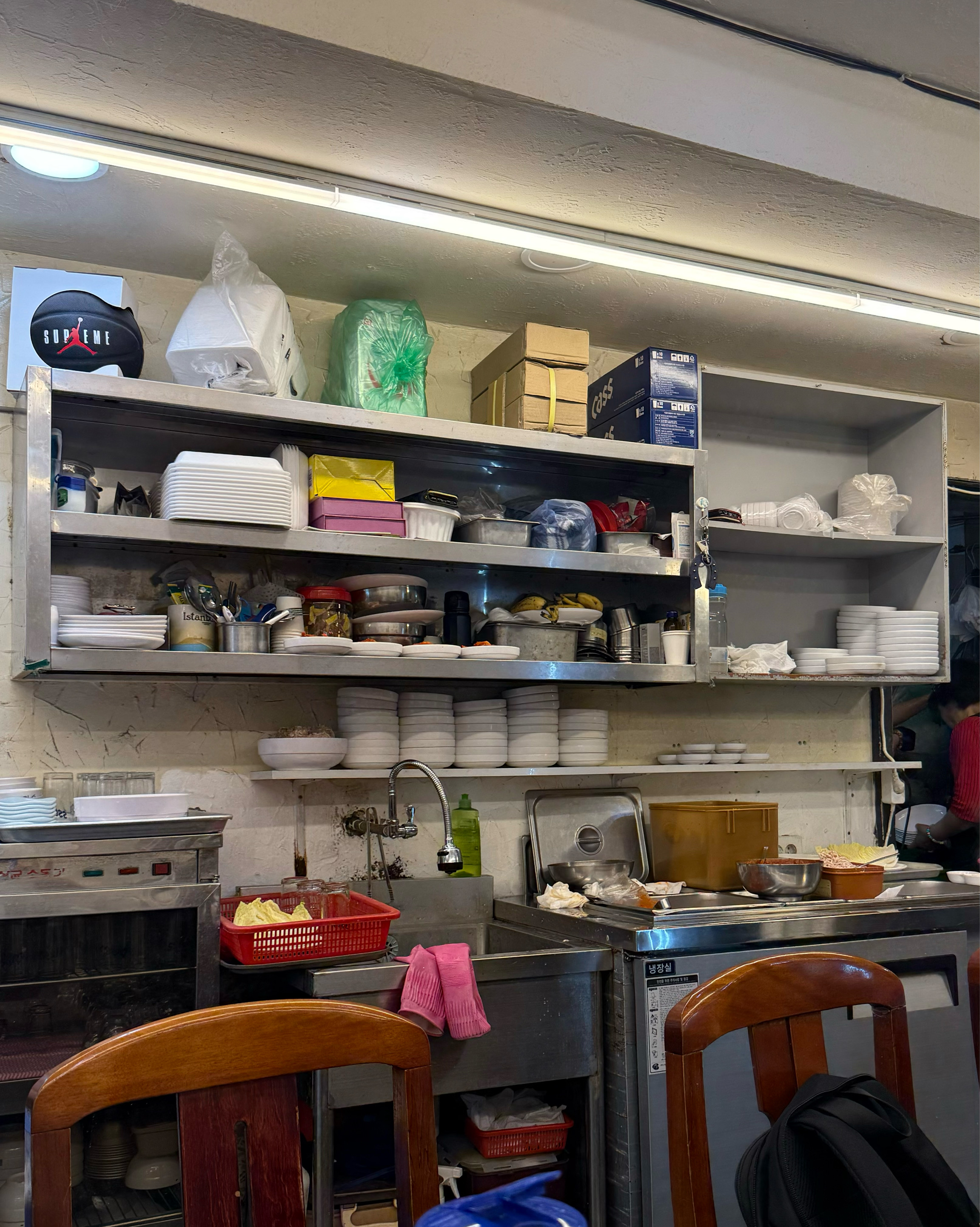 원래 이런 곳인지 유명해지고 이렇게 된 곳인지.. - 성수 맛집 훼미리손칼국수보쌈