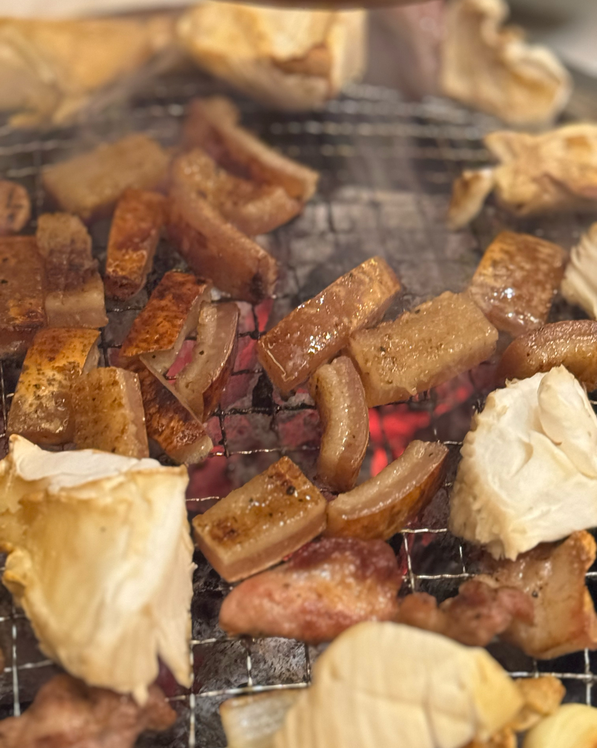 사진 너무 못찍어서 아쉬워요ㅠㅠㅠㅠㅠ 고기 너넘 맛있어뇨!!! 매우 만조오오오오오옥!!!!