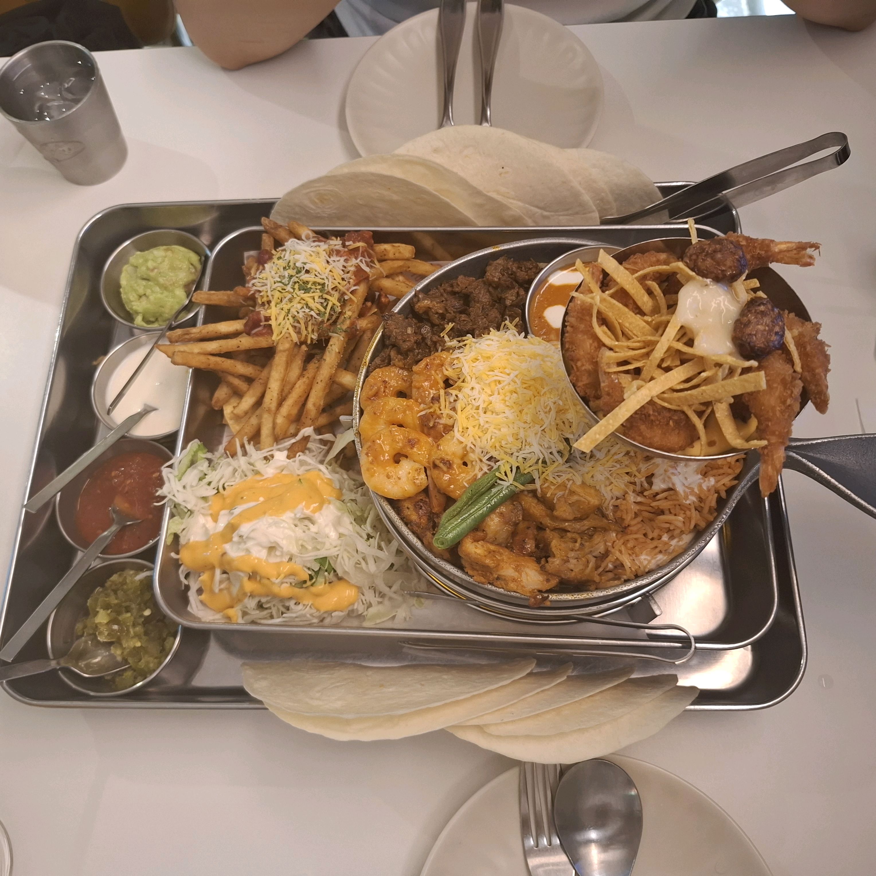 양도 많고 매장이 힙해요 마싯습니당 데이트로 강추 !! - 성수 맛집 타코튜즈데이 성수 본점