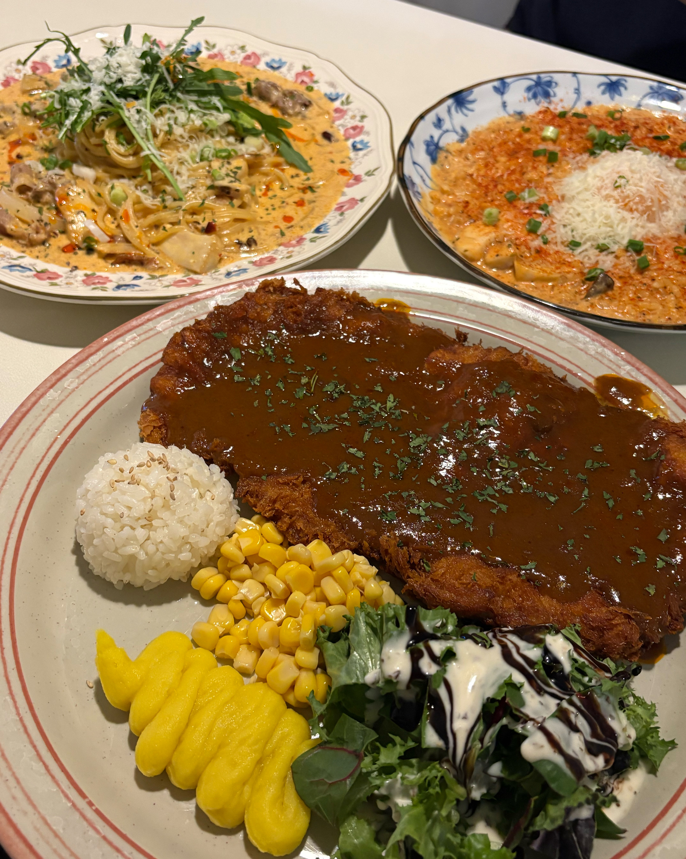 두번째 방문입니다 이번에 먹은 메뉴들도 다 너무 맛있었어요🩷남자친구가 돈까스 먹고 싶다고 