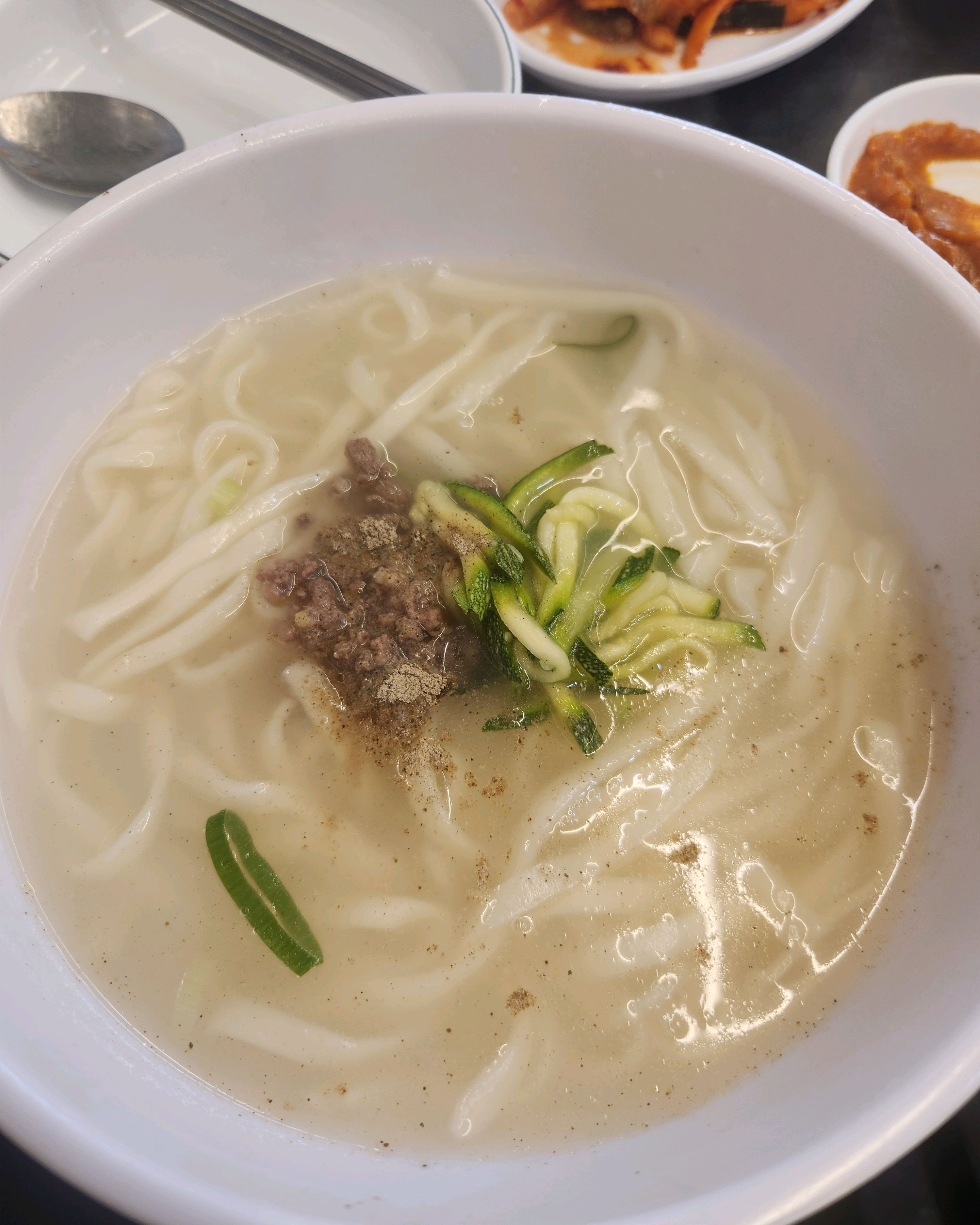 맛있어요 - 성수 맛집 훼미리손칼국수보쌈