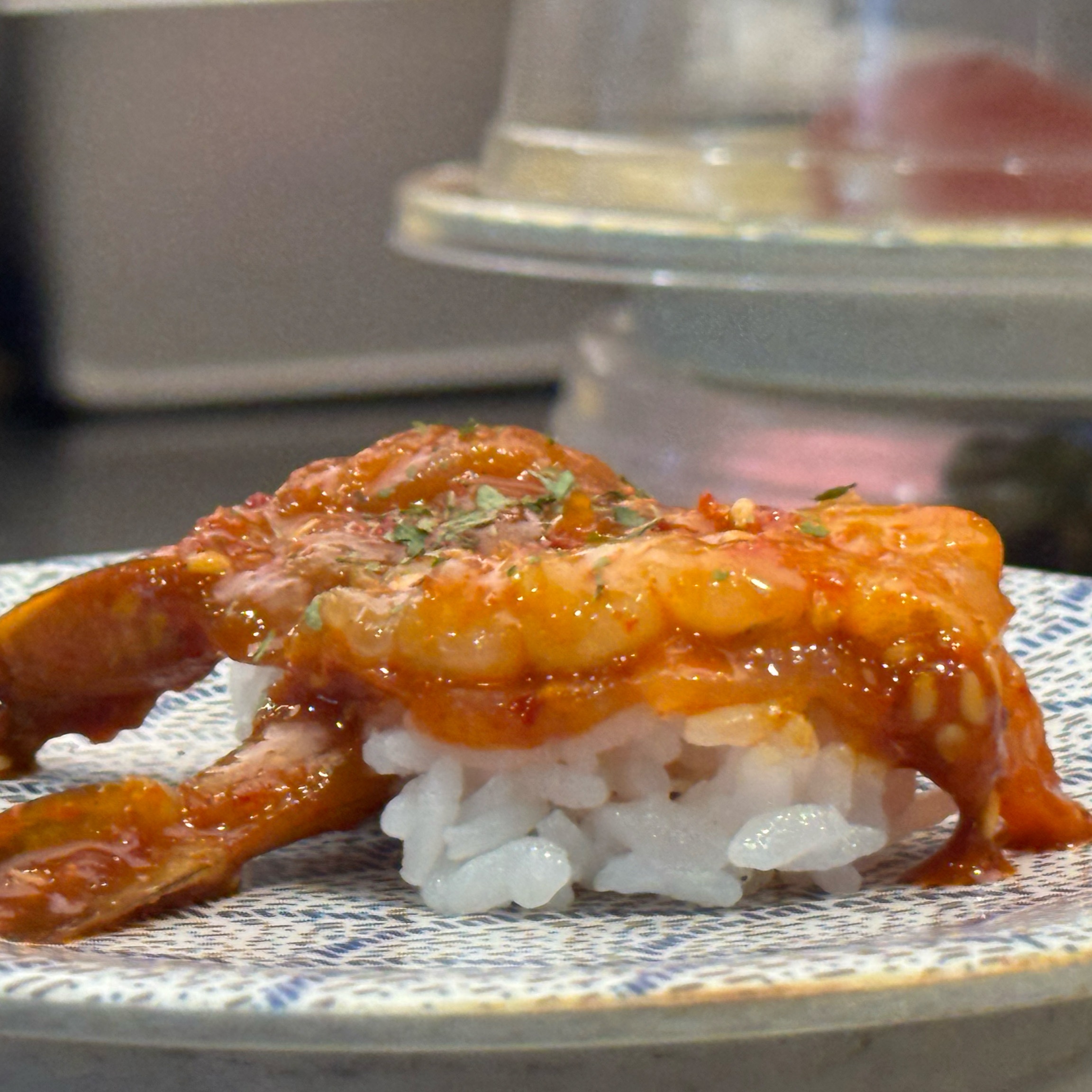 매장이 넓고 쾌적해서 좋습니다. - 홍대 맛집 스시이안앤 홍대입구역점