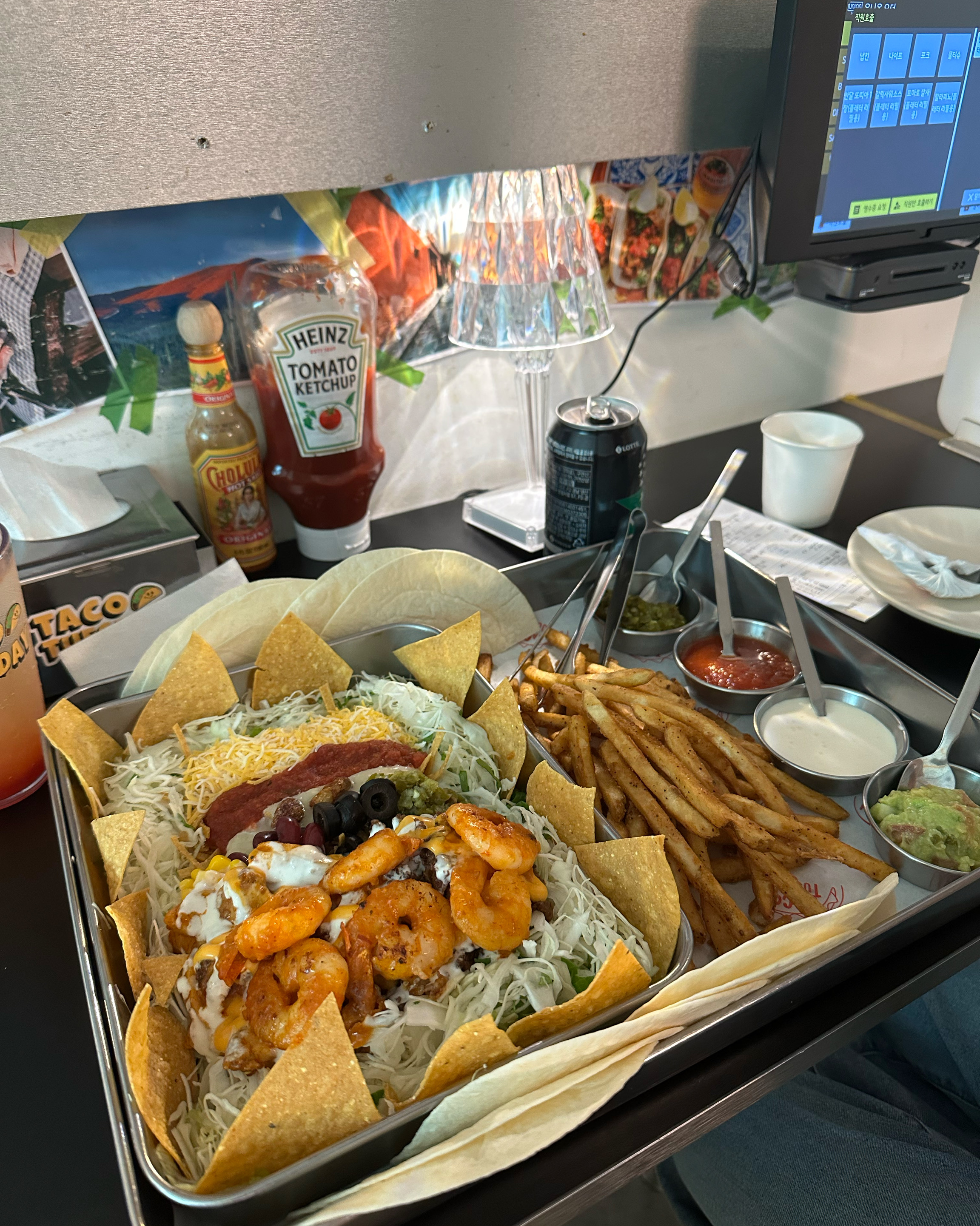 서울숲 갈릭 그린 너무 맛있어서 순삭했어요..! 또띠아랑 소스도 무한 리필이어서 배부르게
