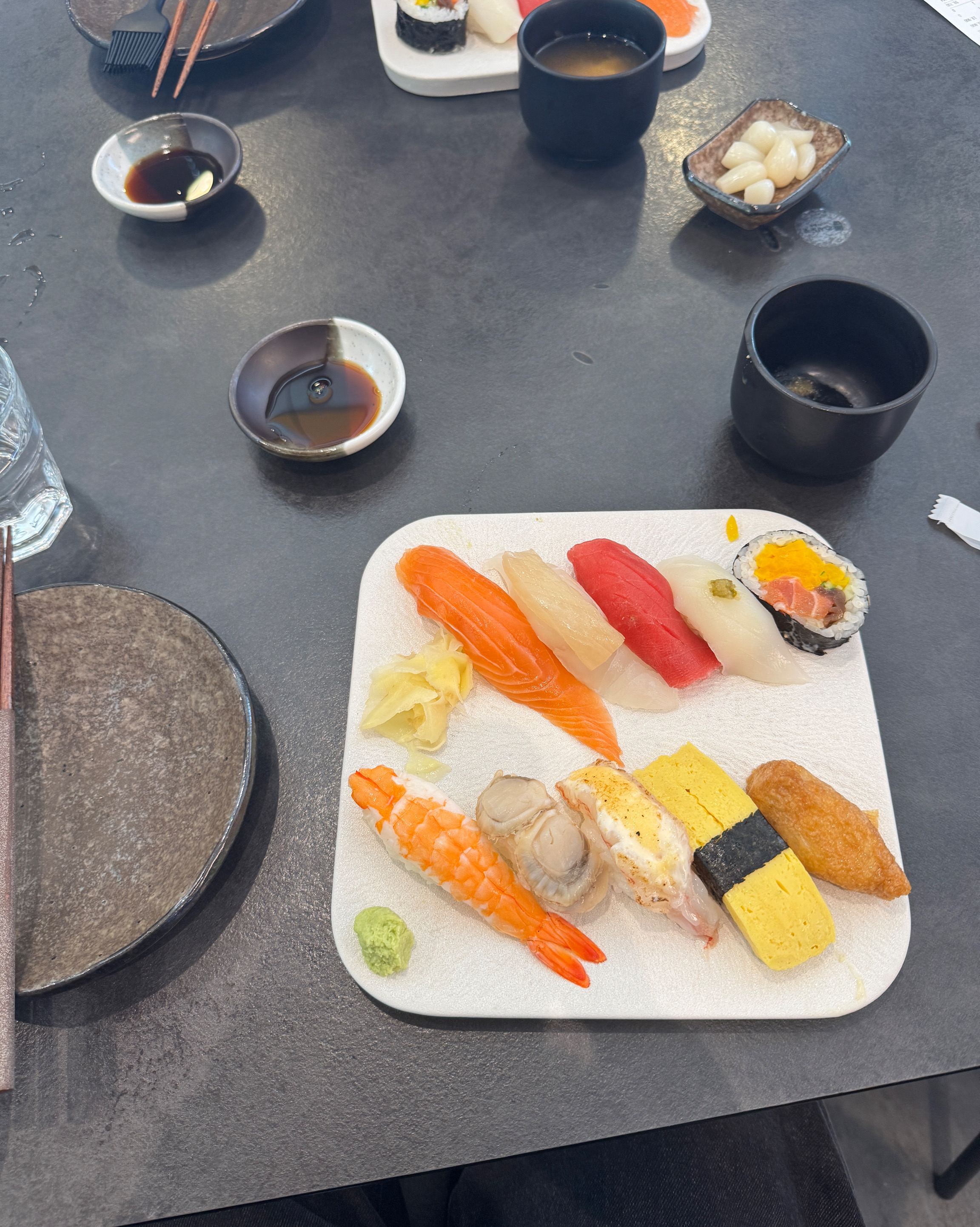 첫 방문때 만족스러워서 재방문 했습니다 오늘도 역시나 깔끔하고 맛있어요 점심에 종종 방문할