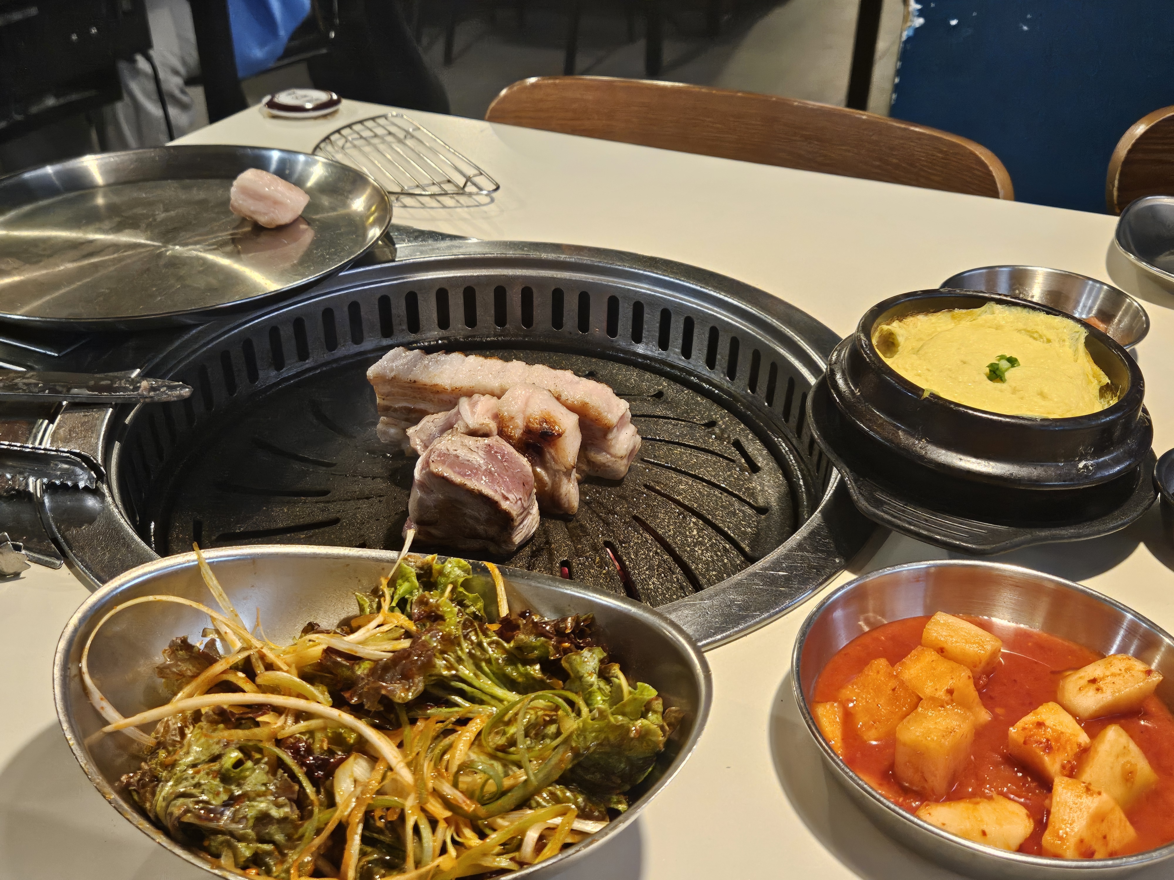 고기 양이 130g인데 정말 작아 보였어요 .. - 성수 맛집 고집132 성수본점