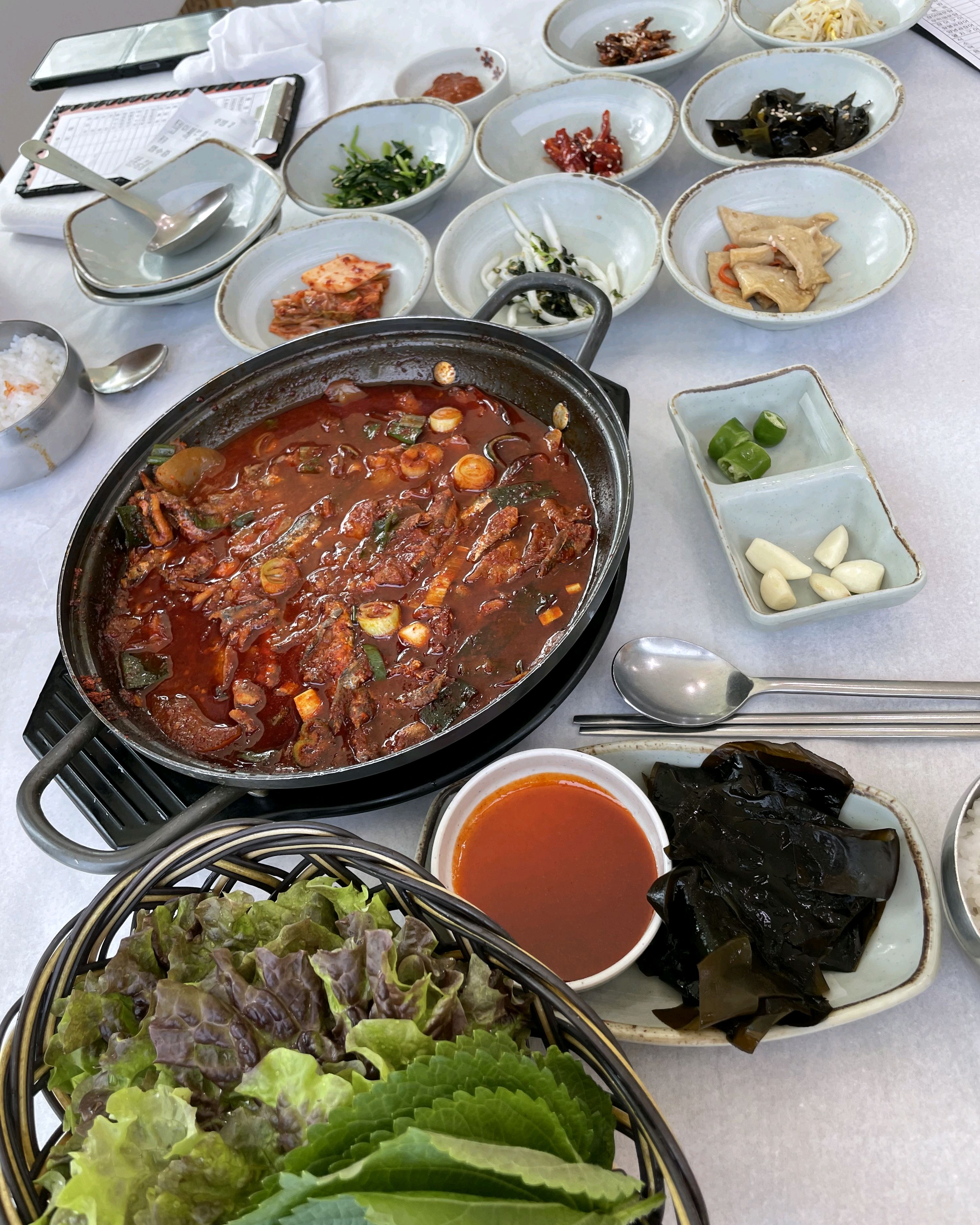 뷰도 너무 좋구 멸치쌈밥이 진짜 너무 맛있어요 다들 한번씩 먹어보시면 좋을꺼같아요~~!! - 부산기장 이화장횟집 기장대변항