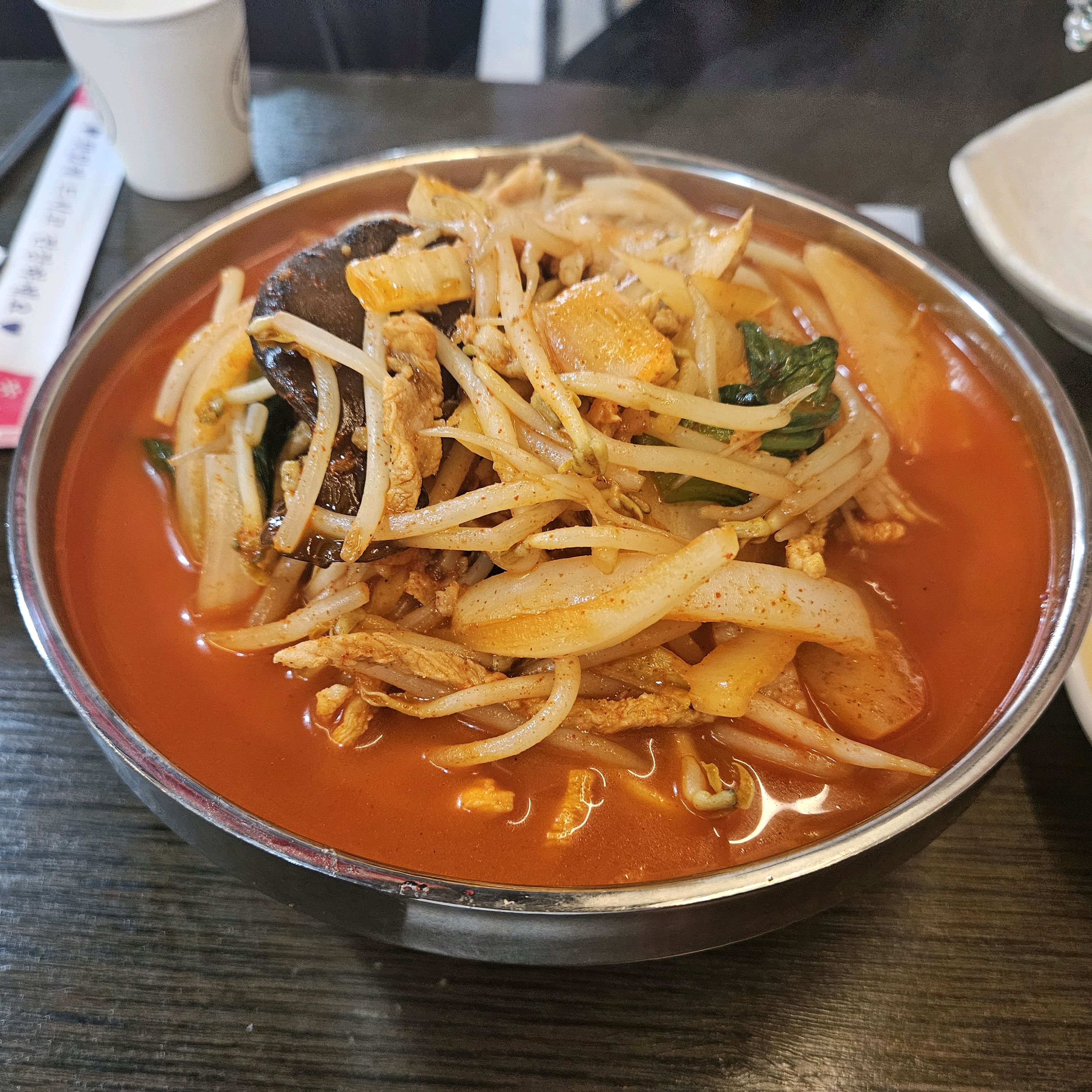 너무 맛있고 친절하고 가성비 좋아요!! 주차자리도 4자리 있고 골목이나 도로 주차칸에 주차