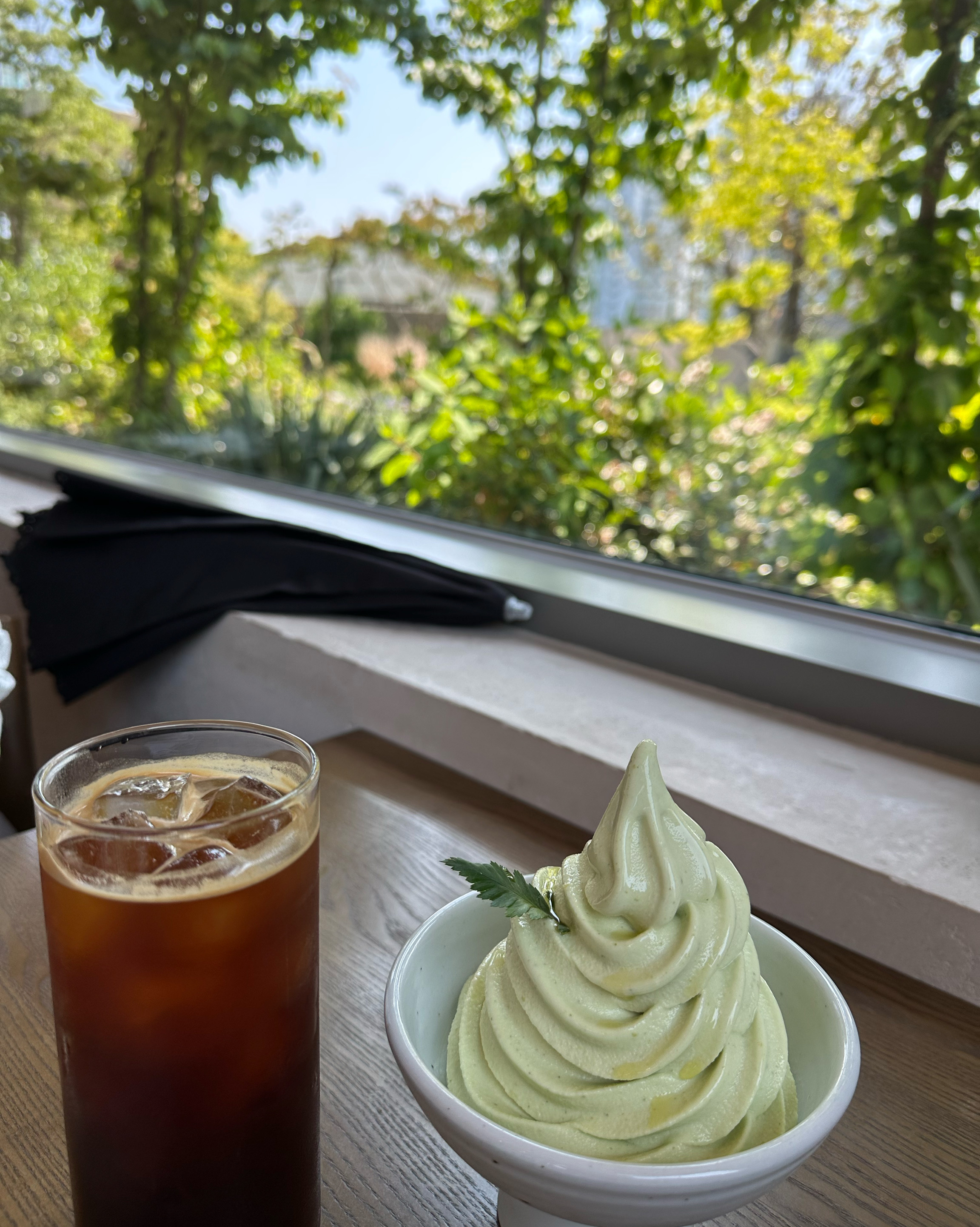 숲카페라서 자주 찾아요 커피 디저트 모두 만족해요 - 부산기장 호텔엠비언스 마가진