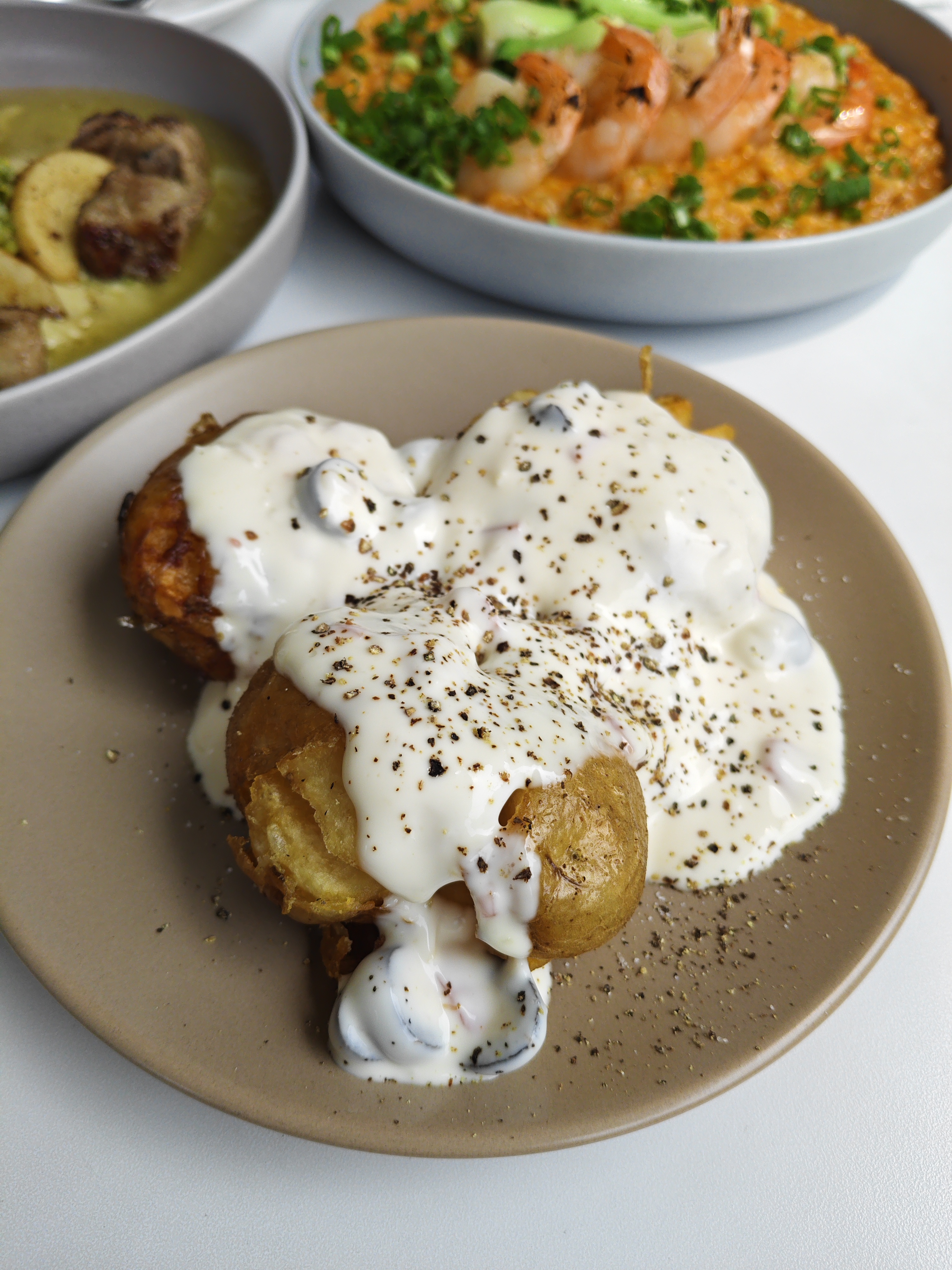 기념일에 남편과 아이와 같이 방문했어요. 스테이크도 맛나고 리조또도 맛났습니다! 사이드 알