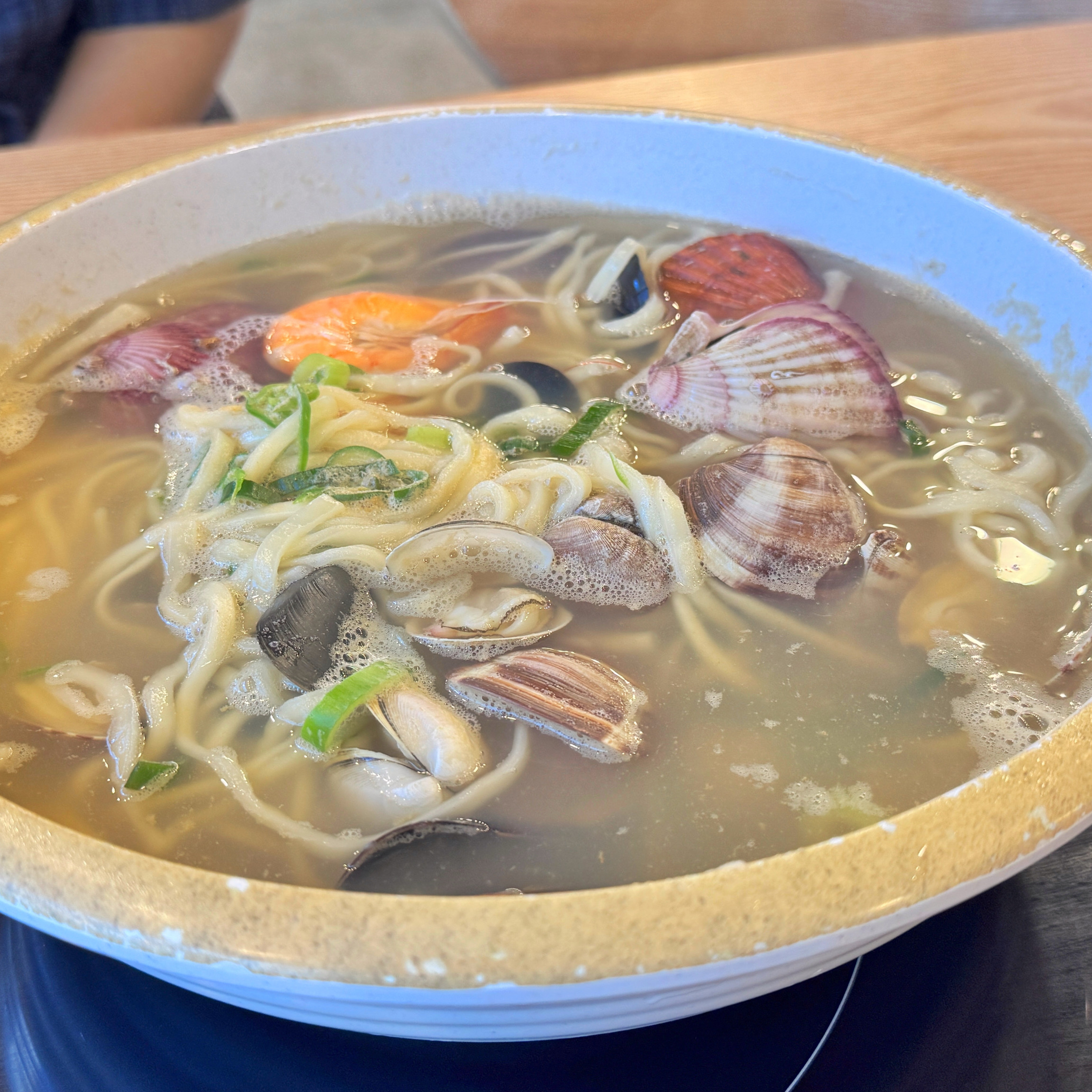 동부산 아울렛 구경하고 저녁 먹으러 들렀던 용궁해물칼국수 기장 오시리아점! - 부산기장 용궁해물칼국수 기장 오시리아점