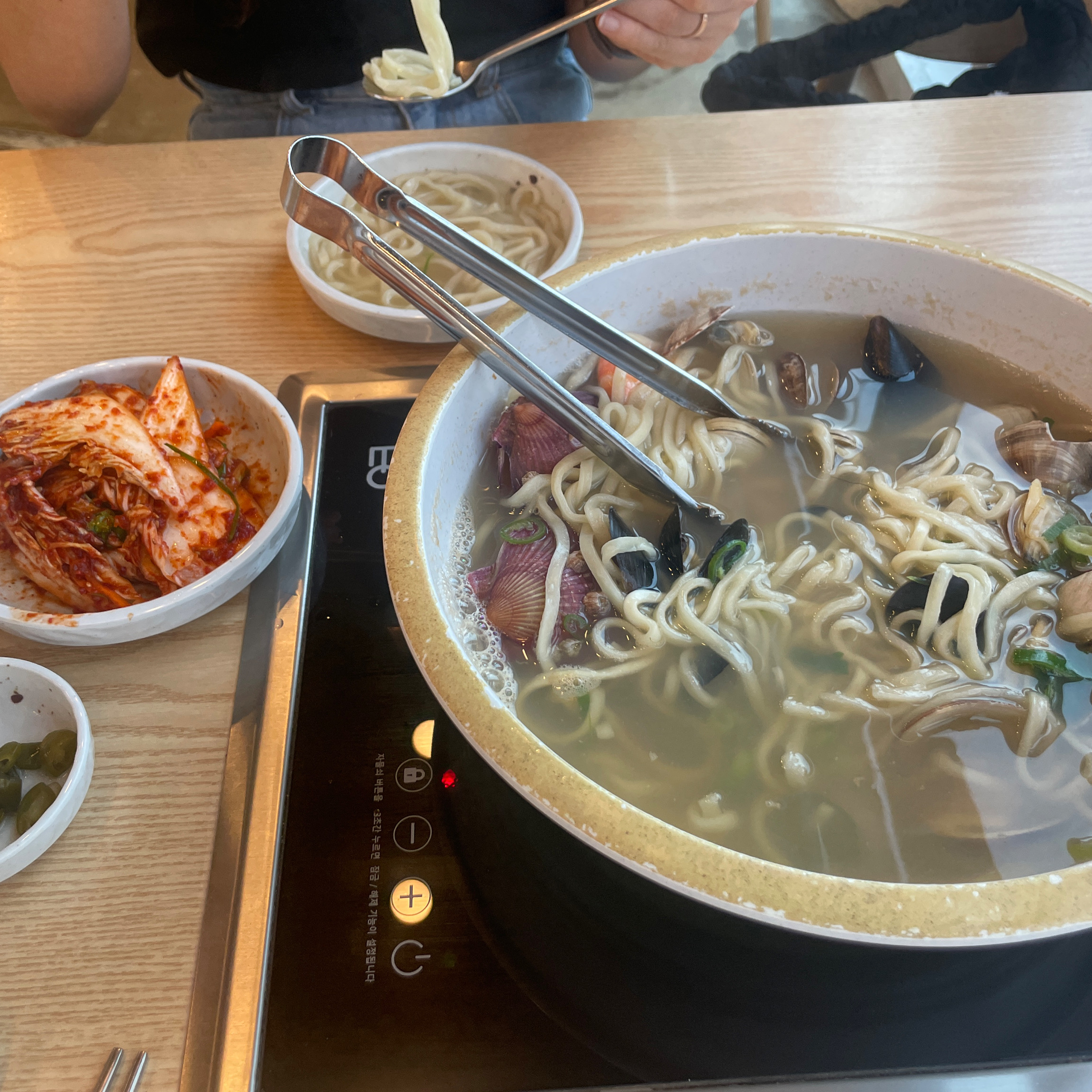 저번에 왔던 곳인데 리뷰를 까먹어서 올려요. - 부산기장 용궁해물칼국수 기장 오시리아점