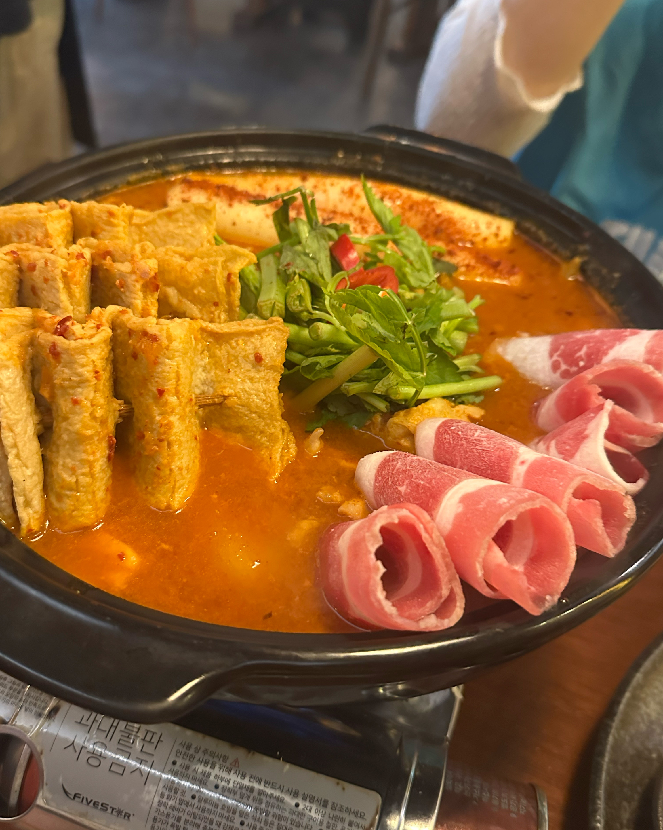 양도 푸짐하고 특히 떡도리탕 칼칼매콤하니 맛있어요! 오뎅꼬치도 4개 있어서 두명이서 충분히