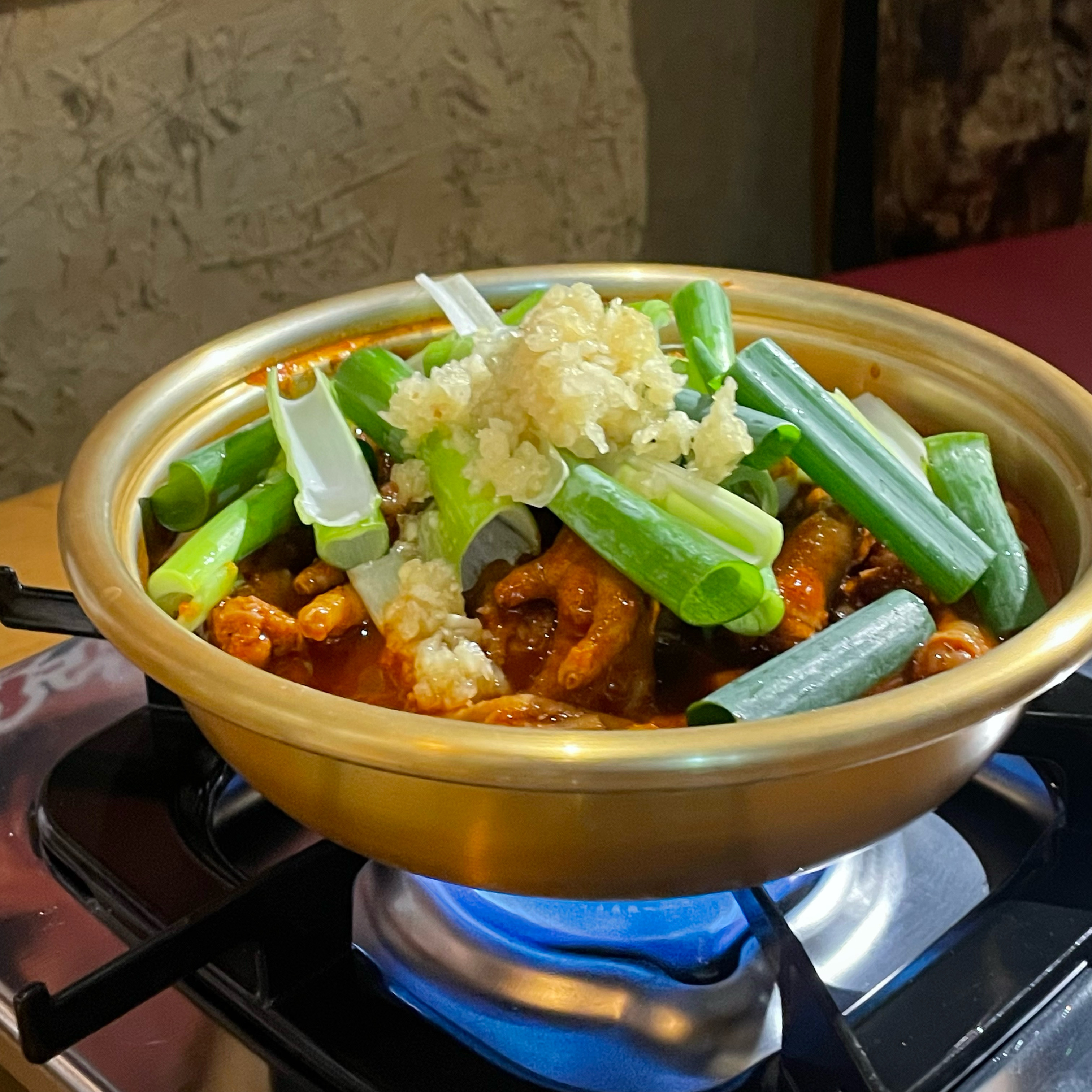 닭발은 맛있었어요! 12시 전에 갔는데 직원? 사장? 알 수는 없지만 매장 앞에 들어가려고