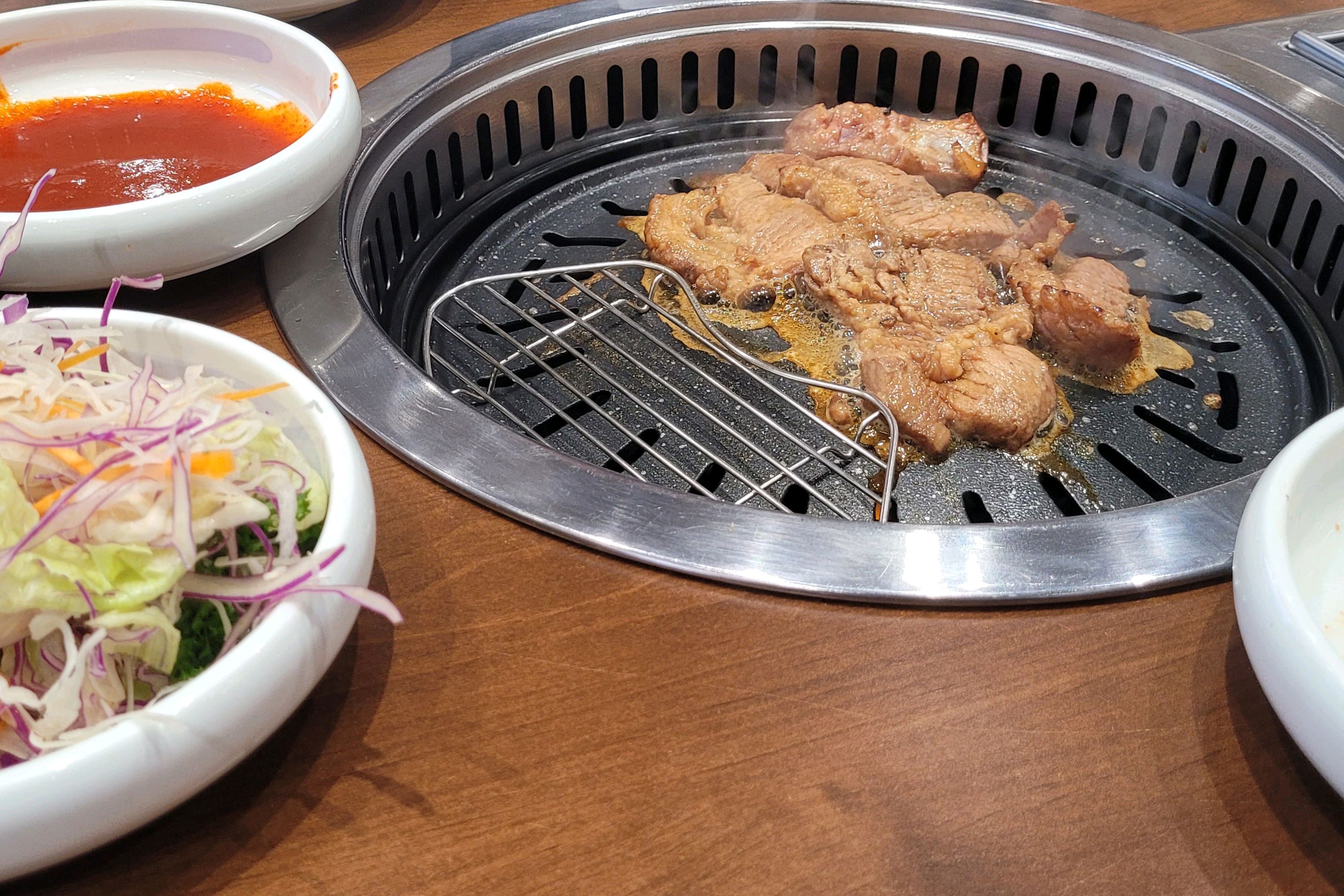 가족나들이하다가 맛집이라해서 와봤는데 뷰도 너무 좋고 매장도 깔끔하고 음식도 맛있고 최고에