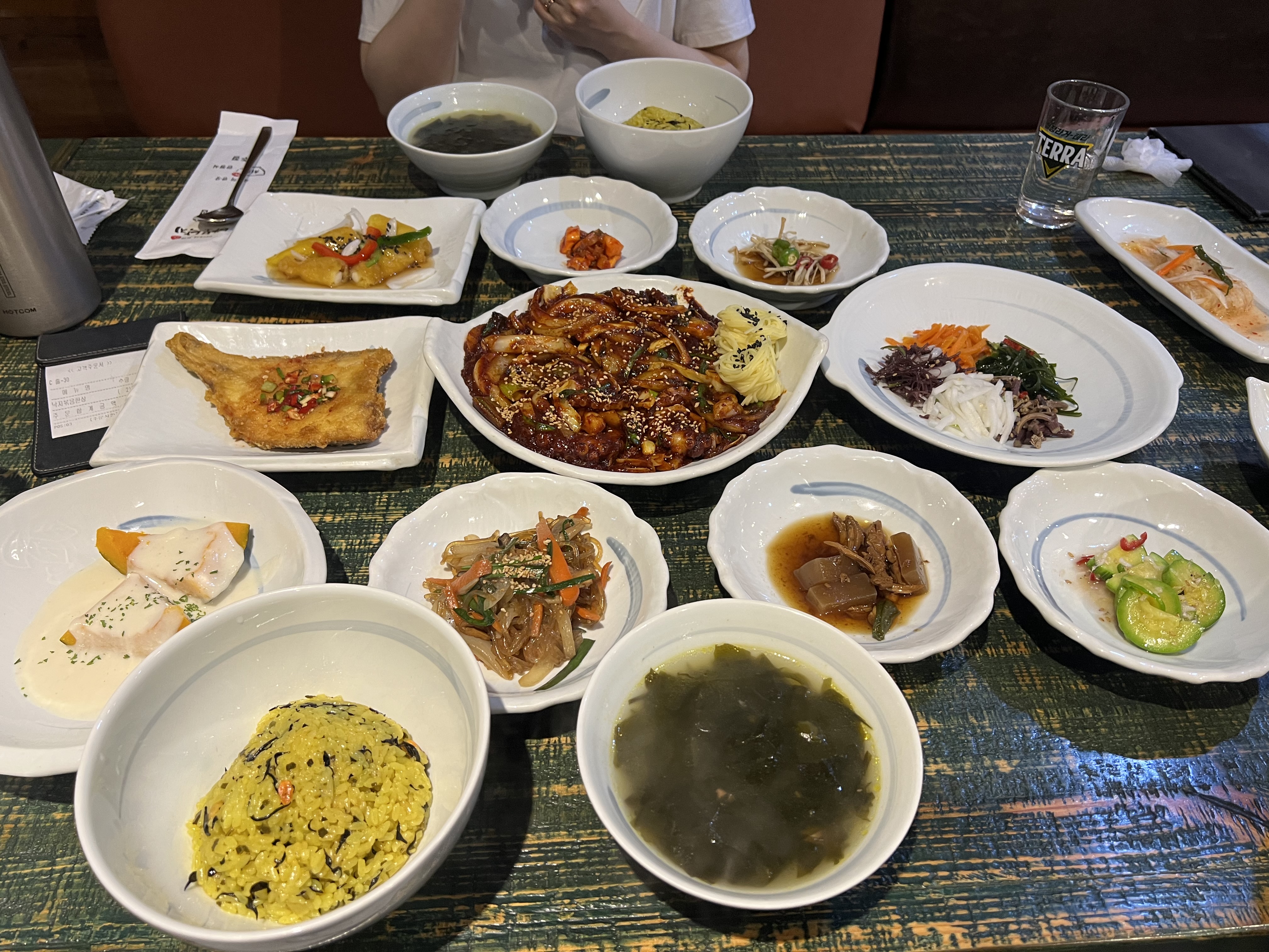 지나가다가 들렸는데 진짜 맛있네요!!! 추천드립니다 ㅎㅎ 구성도 좋고 부모님 모시고오면 딱