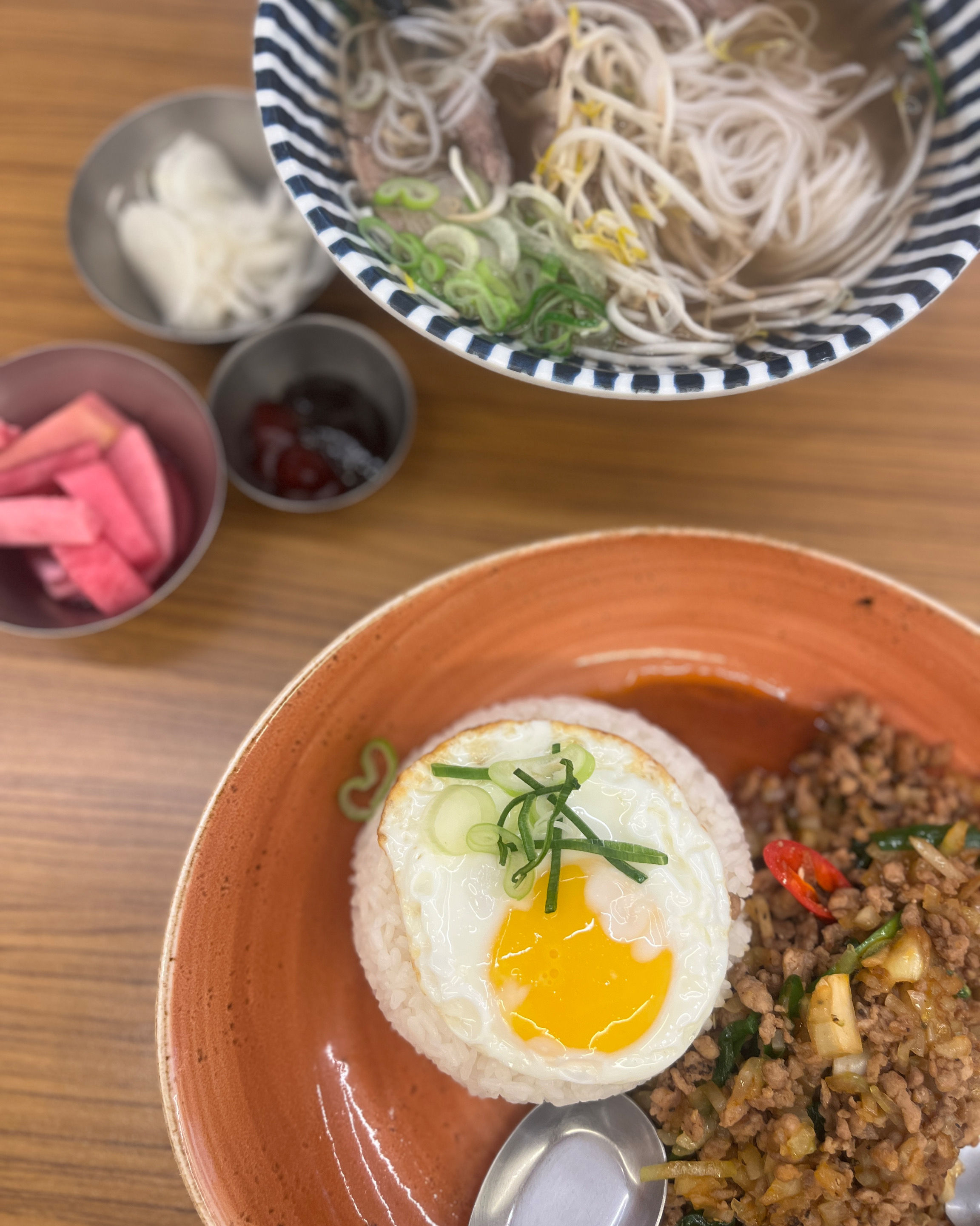 매장 넓고 깔끔한데다 시원해서 좋네요~ 음식도 맛있고 다양해서 모임하기에도 좋겠어요! 부천