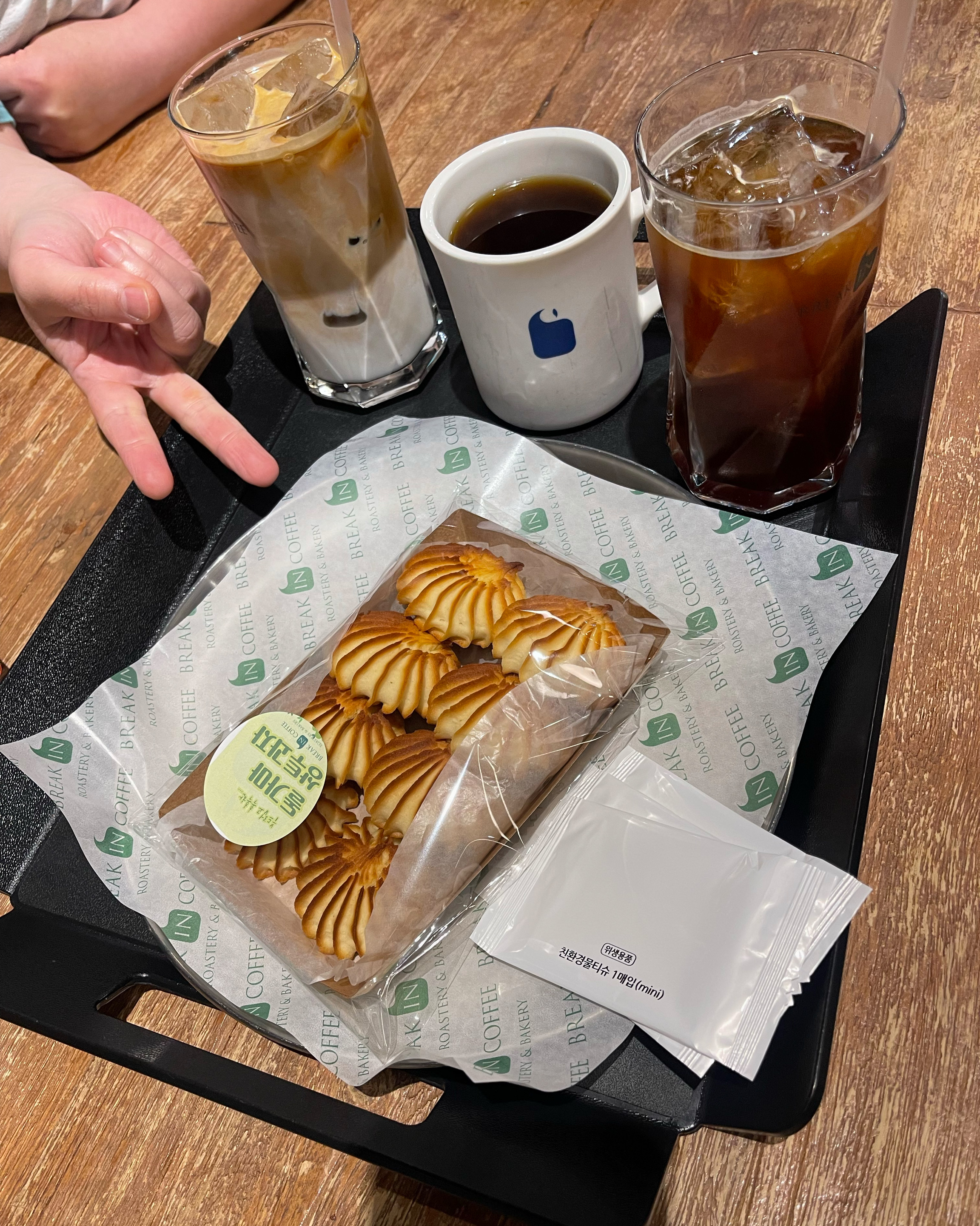 커피도 맛이 넘 좋고, 베이커리가 참~맛나네요 .. 그리고,11시 늦은시간까지 오픈이라 여
