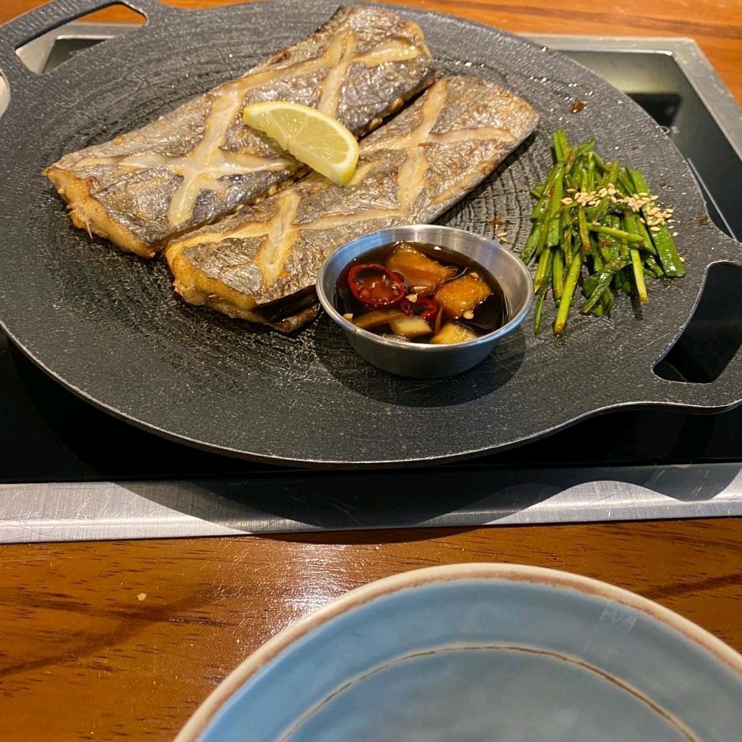 이거 진짜 맛있네요 해산물에 밥 비벼먹는 맛이 색다르고 좋아요 적당히 간간하고 밥은 찰진