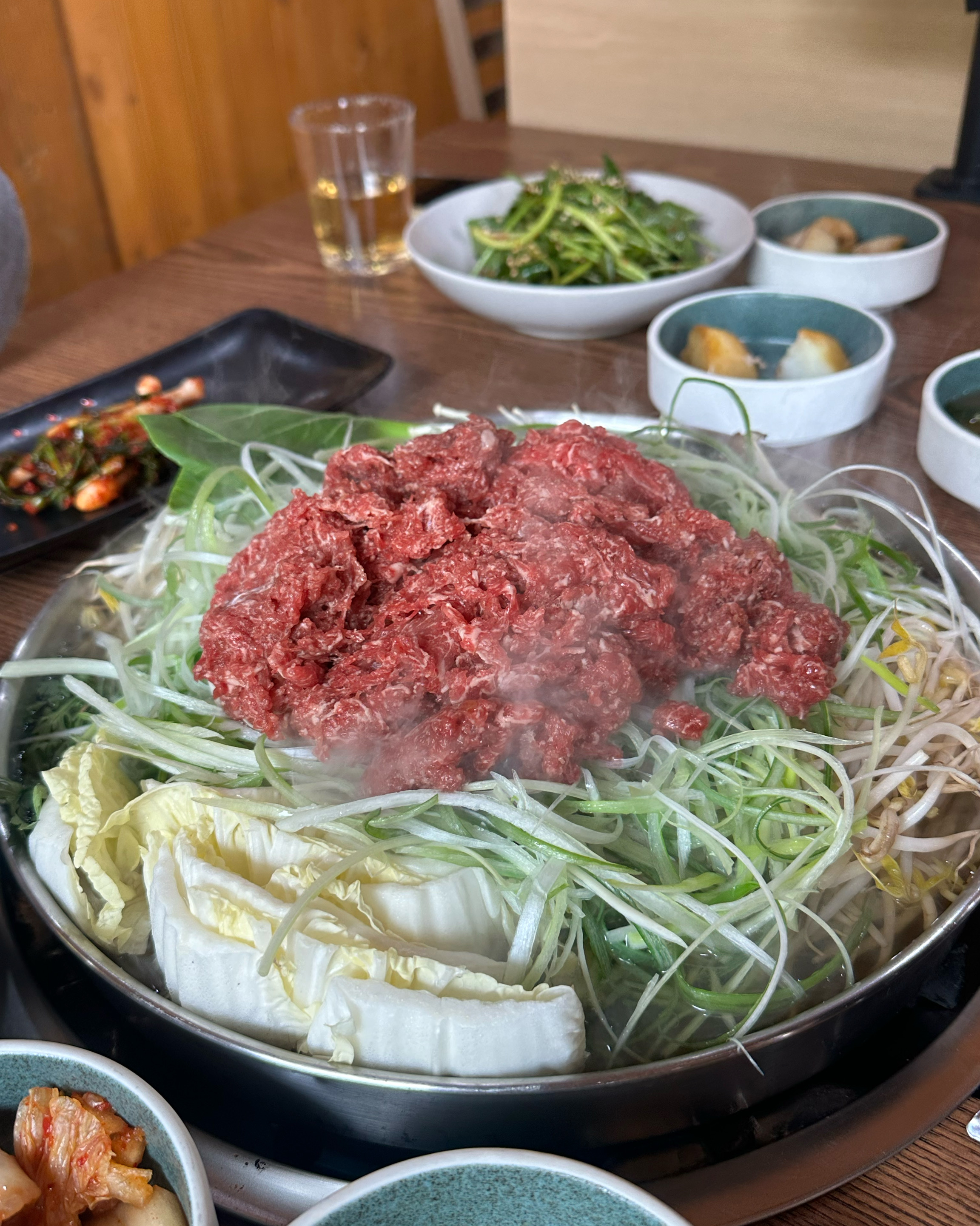 가족모임으로 검색하다가 발견했는데 기대이상으로 맛있고 고기도 부드럽고 국물까지 끝내줘요!!