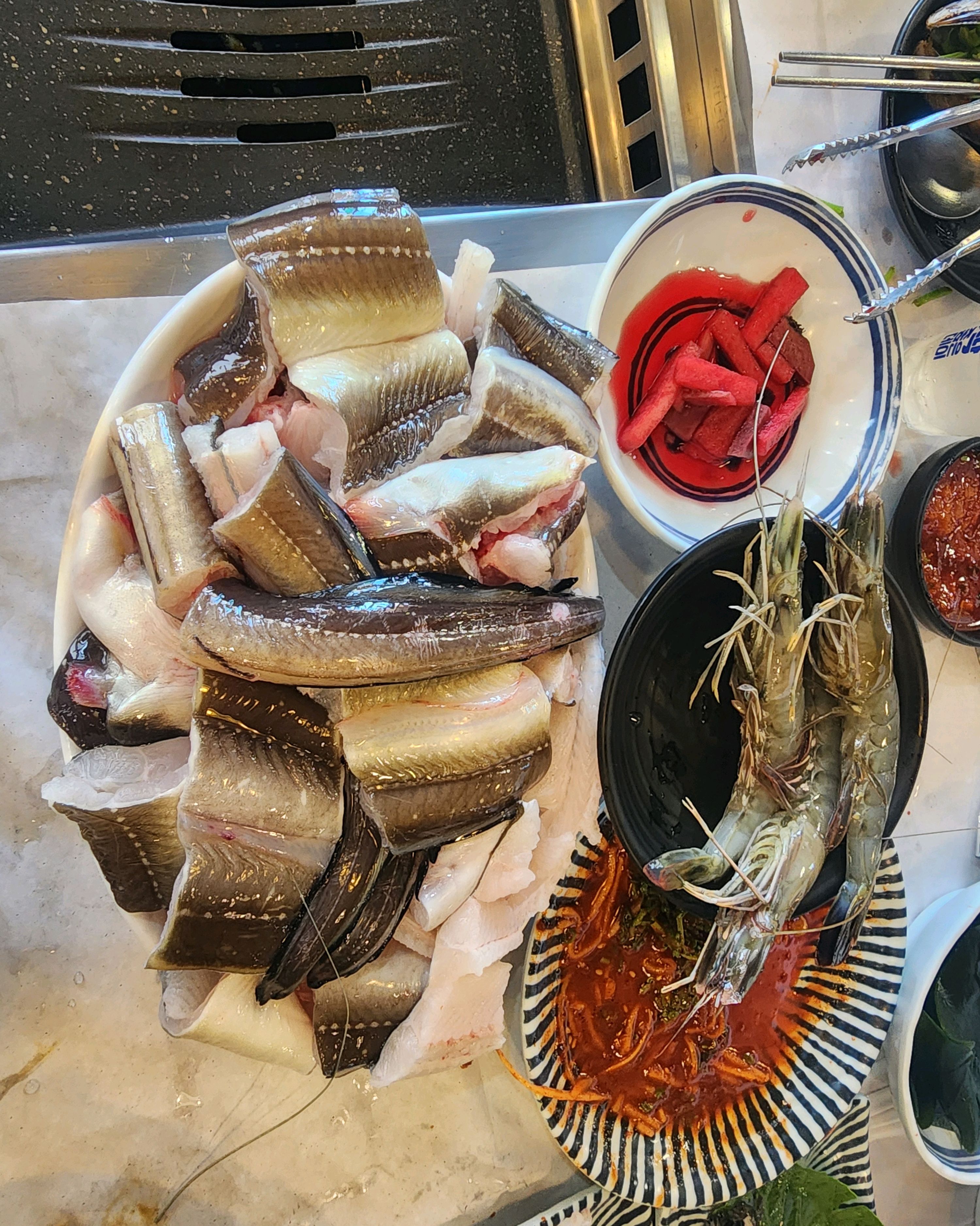 항상 장어 아나고 먹고싶을때 오는맛집입니다.항상 반갑게맞아주시고 맛나고 . 낮술도 늘 잘