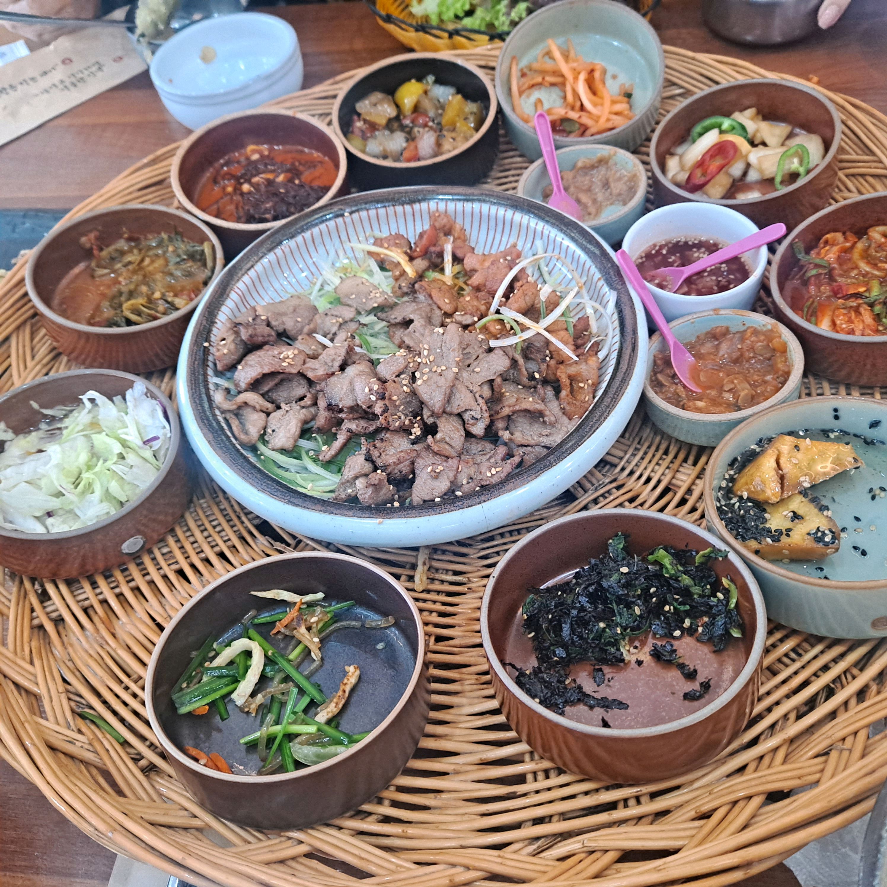 정관주민인 언니 추천으로 왔는데 음식깔끔하고 맛있네요 구성도 너무좋아요 브레이크타임 끝나는