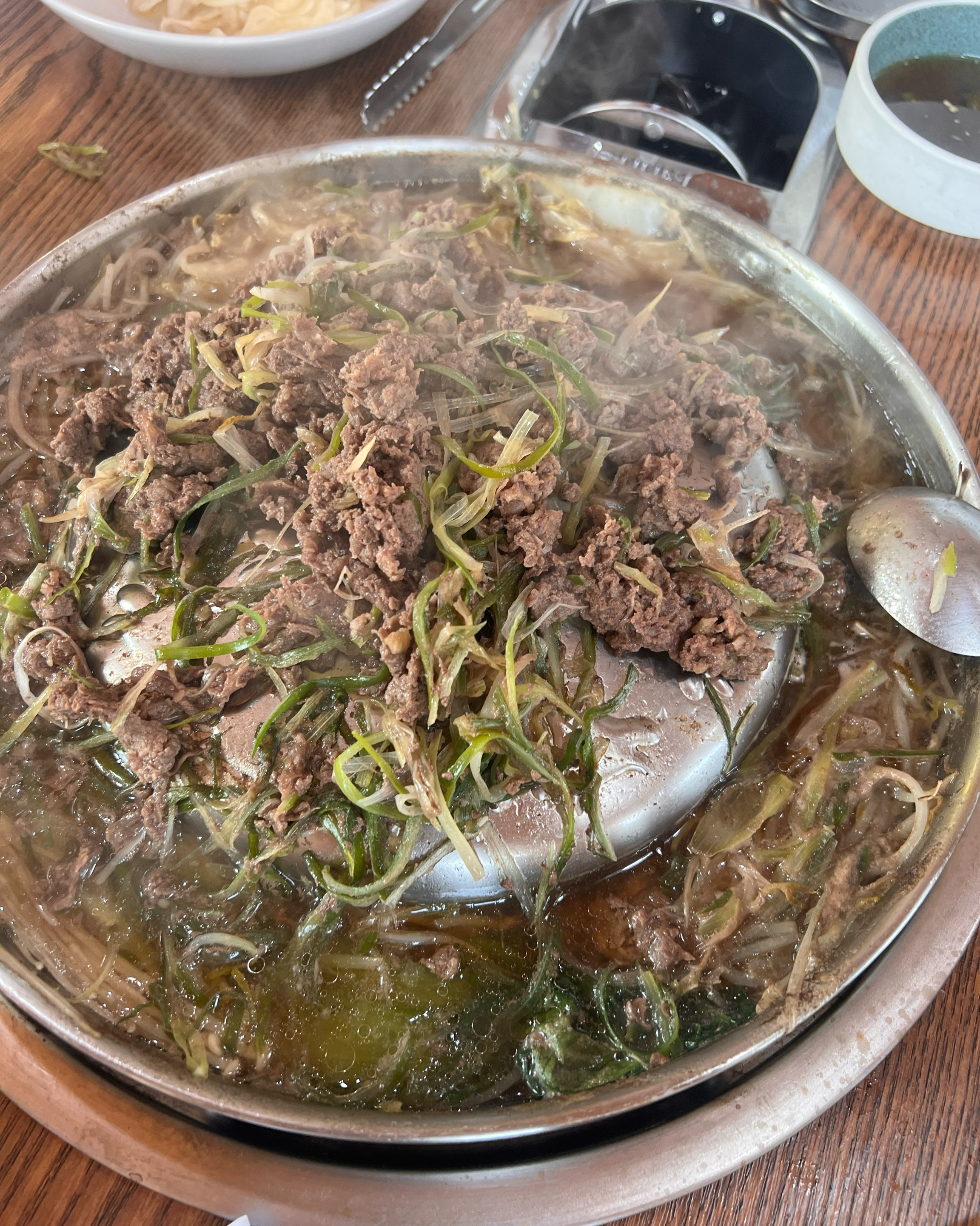 푸짐하고 담백하고 너무 달지 않고 아이와 함께 먹기 좋은 추천 메뉴에요^^ 불고기 전골이 