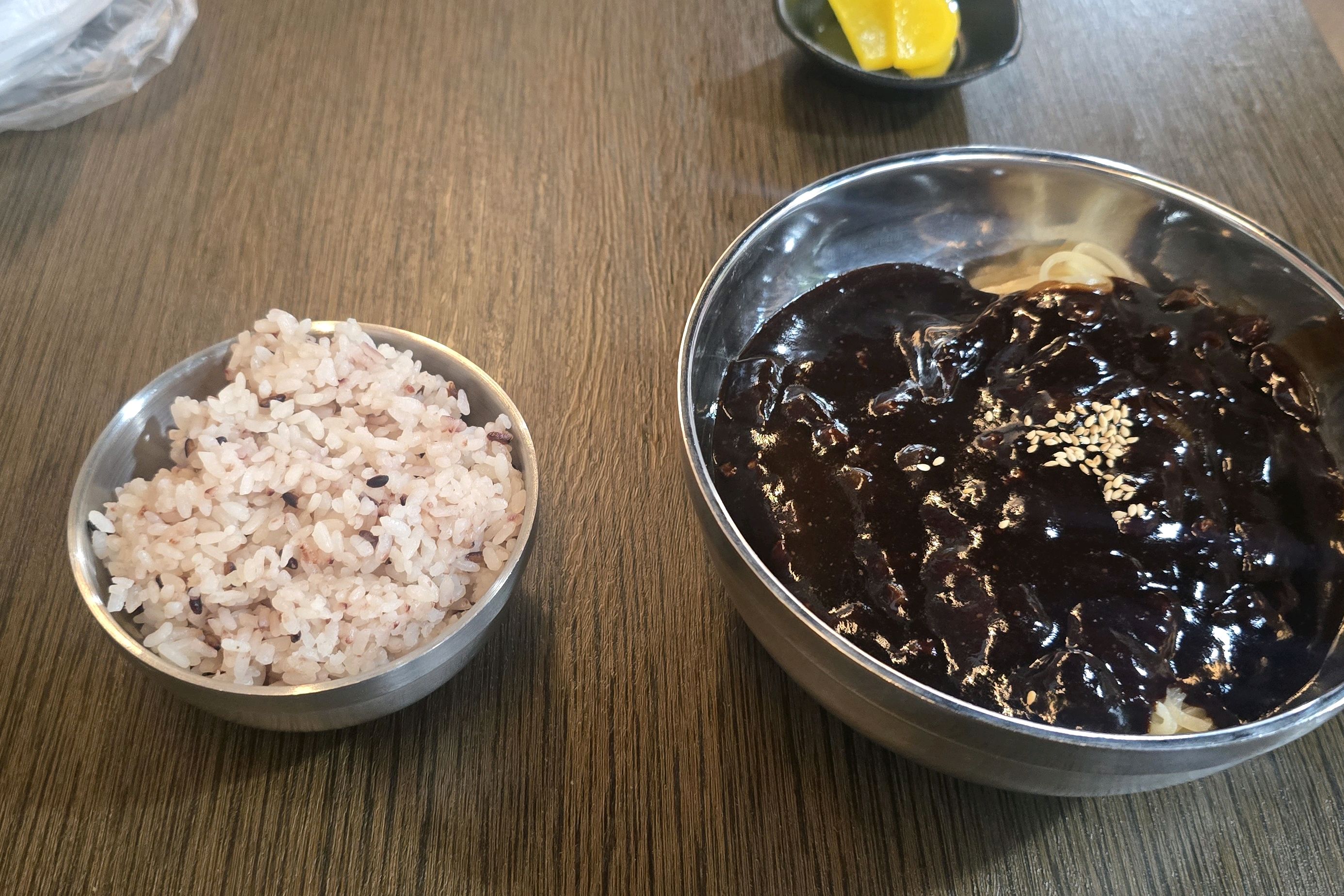 전에 맛있게 먹고 다시 먹으러 왔습니다! 오늘도 맛있네요~ 다음에는 유명하다는 짬뽕도 제대