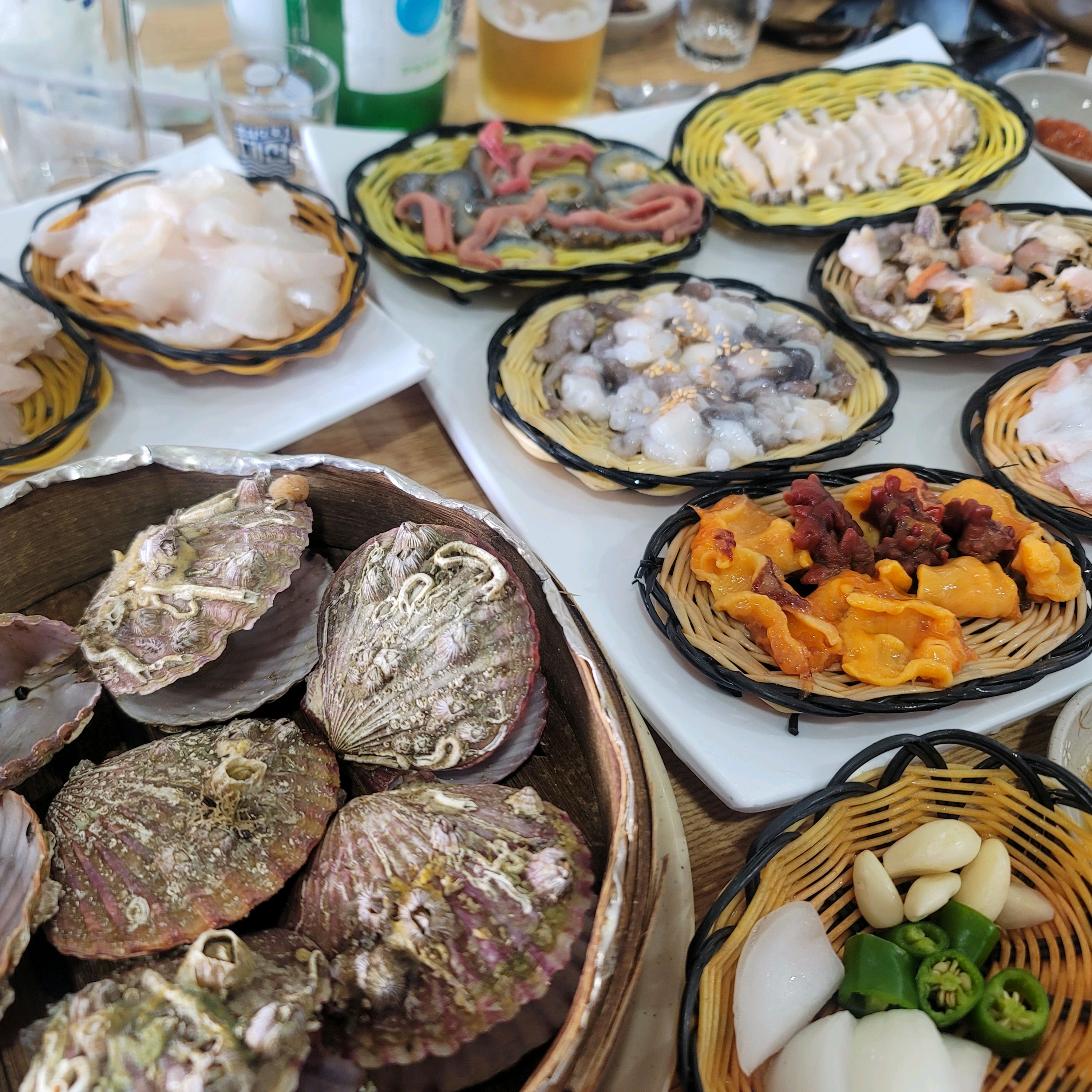 어른들 모시고 나들이 나온김에 맛있는거 먹으려고 검색했는데 - 부산기장 장씨해녀집 연화리본점