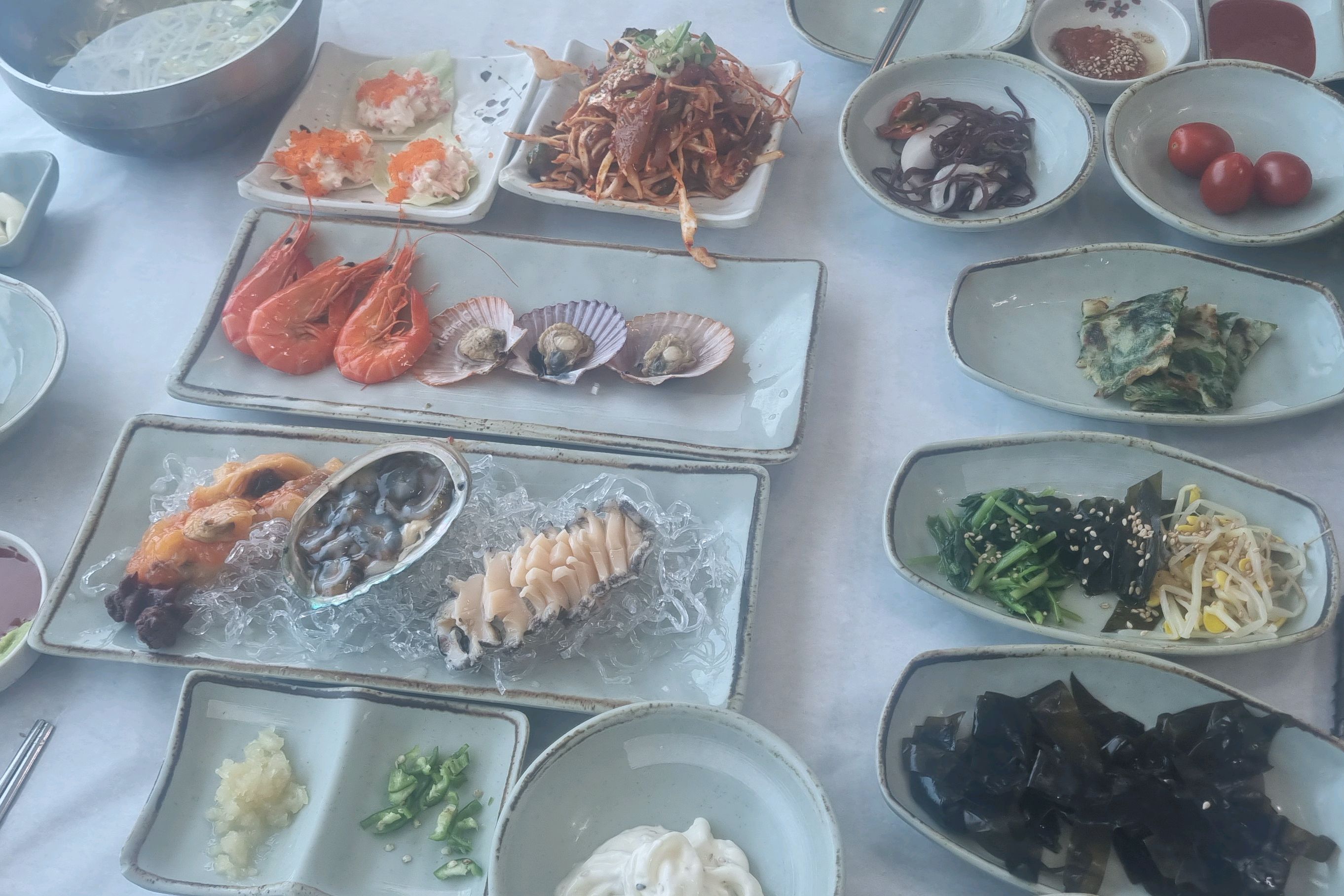 맛있고 바다보면서 먹으니 기분이가 좋네요 - 부산기장 이화장횟집 기장대변항