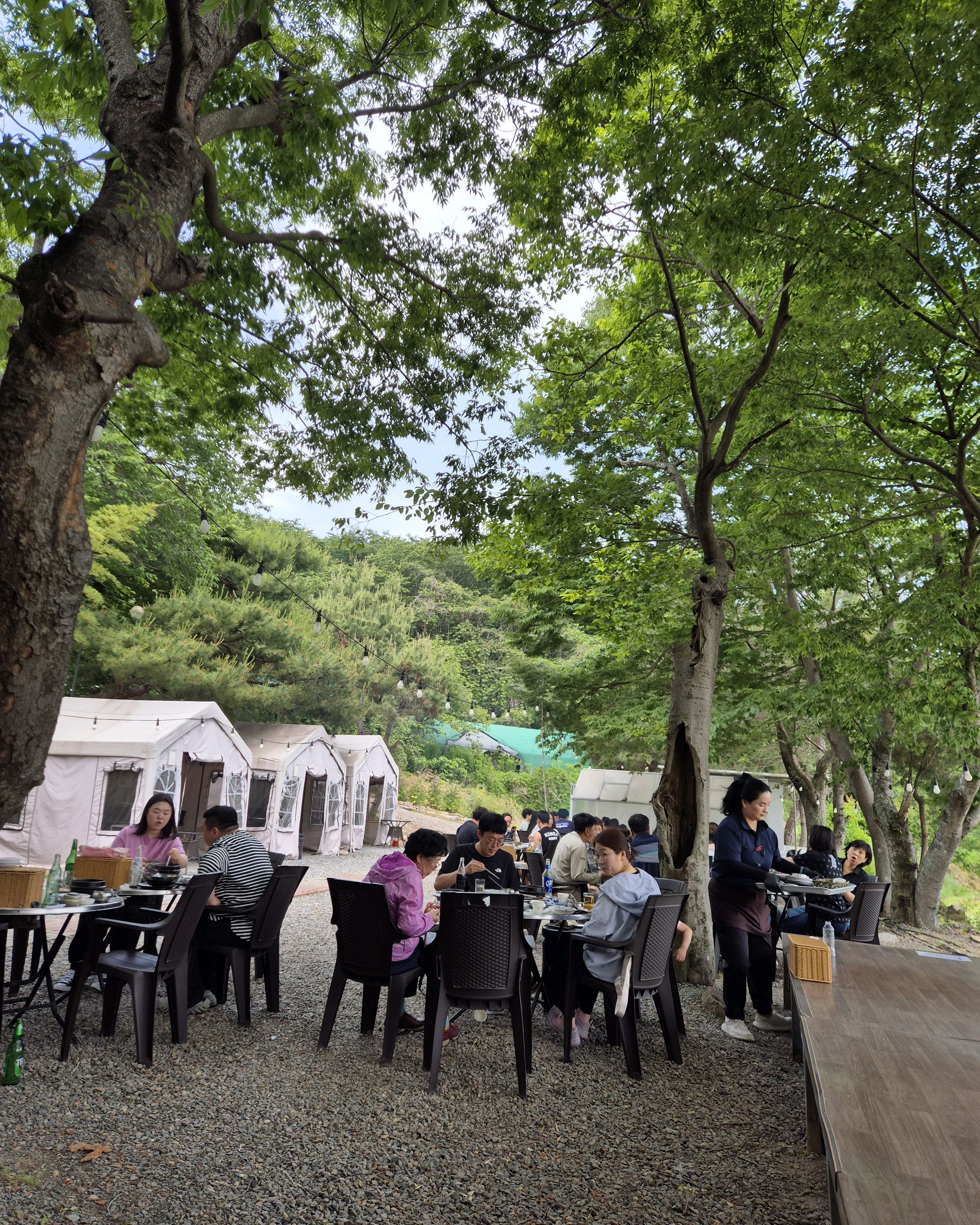 고기가 먹고싶어서 리뷰보고 왔는데 대성공입니다. 고기 질이 좋고 육즙이 미쳤어요! 바깥에서