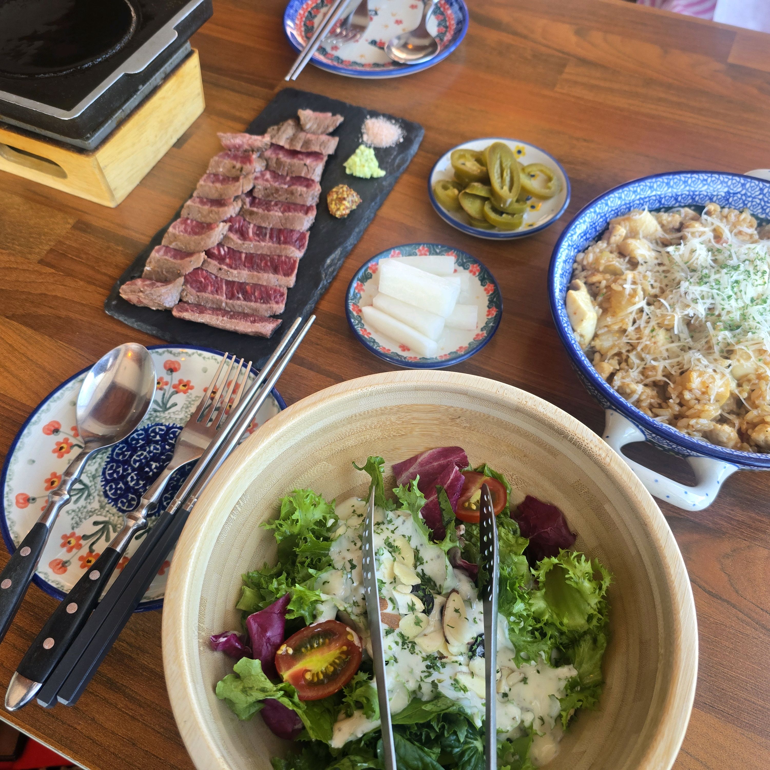 기장앞바다가 한눈에 보이는 시원한 통창뷰가 멋진 식당이에요 - 부산기장 도형민식당 기장점