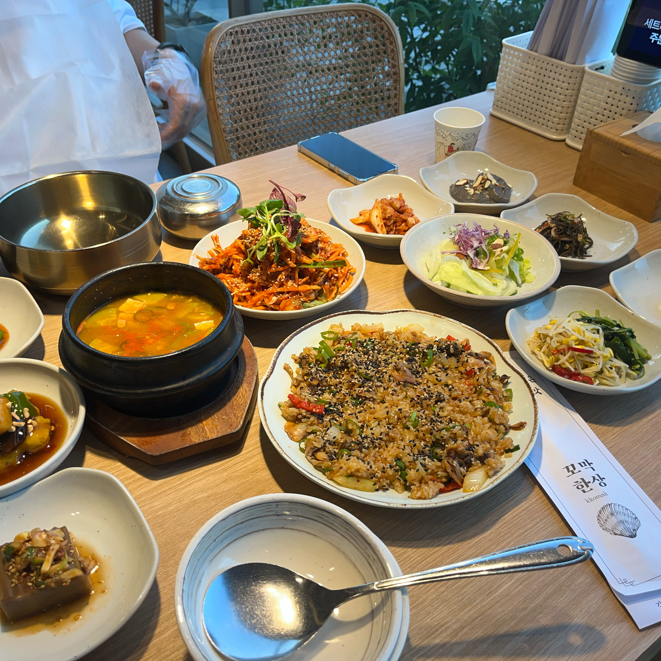 음식이 너무 맛있어요!! 매장도 엄청 깔끔하고 분위기도 좋아서 다음에 또 올것같아요 잘먹었