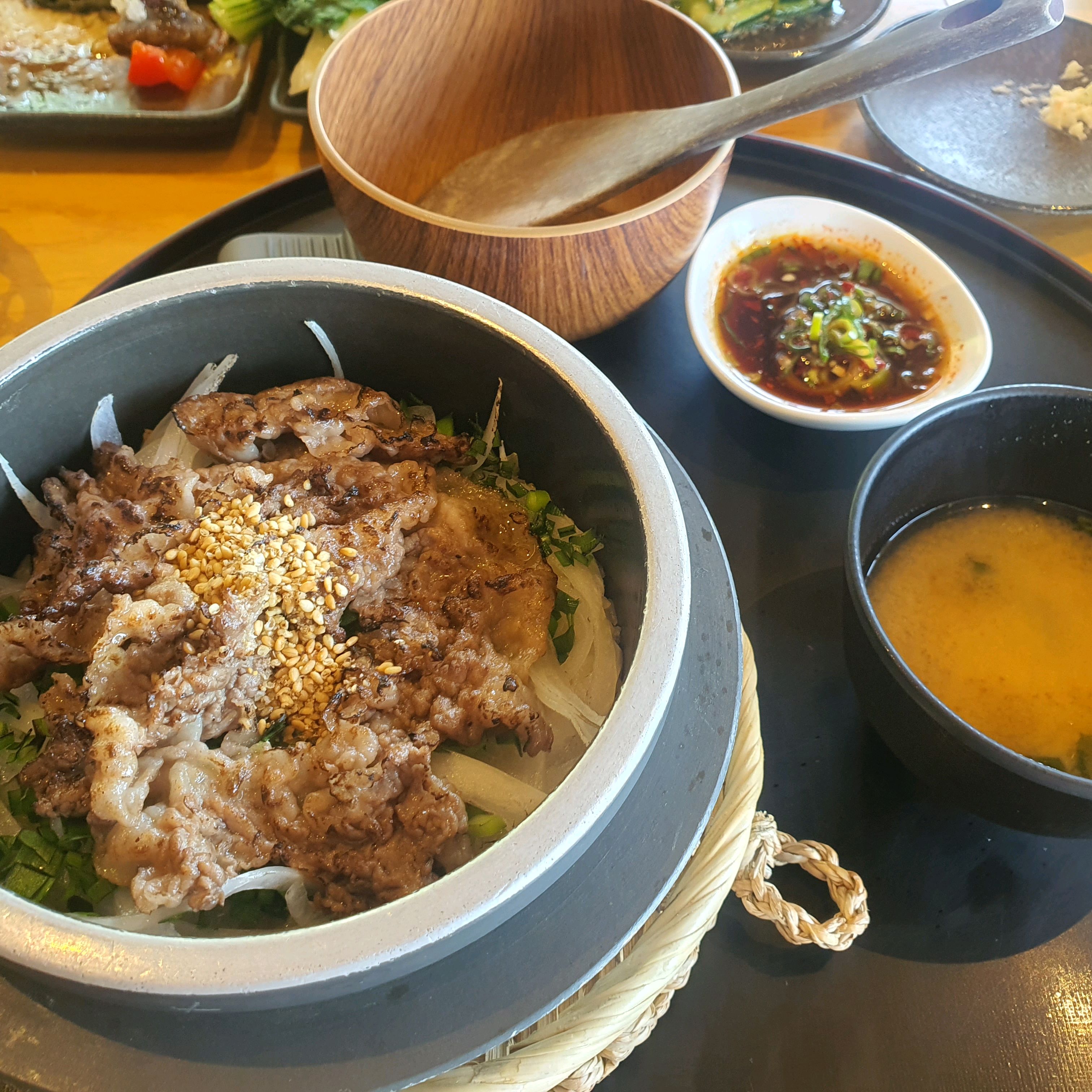 반찬 하나하나 다 깔끔하고 맛있고 뷔페식이라서 입에 맞는 반찬을 마음껏 먹을수 있어서 좋았