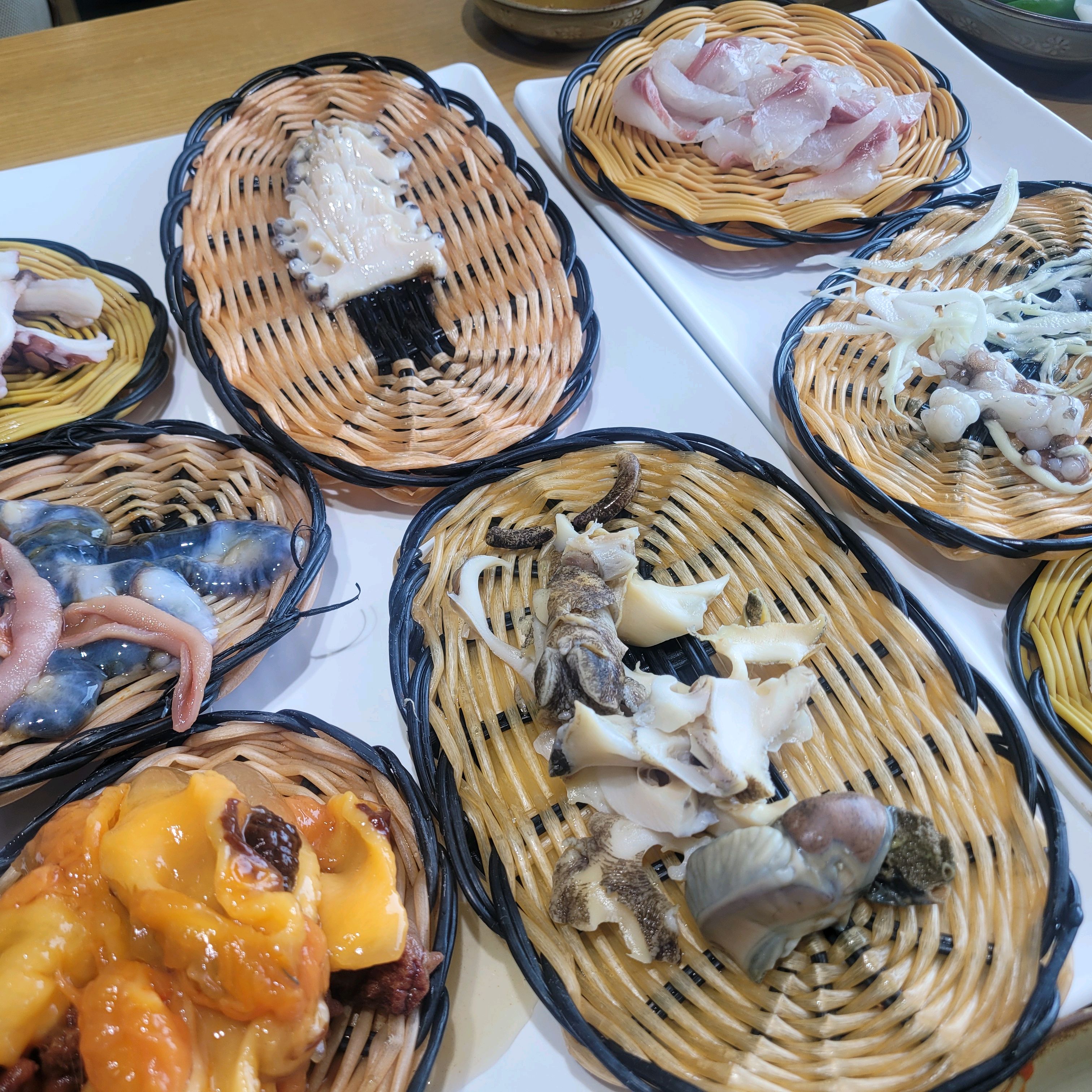송정해녀집 말로만 듣다가 왔는데 뷰도 좋고 해산물도 싱싱하고 너무 맛있어요! - 부산기장 송정해녀집 기장 오시리아점
