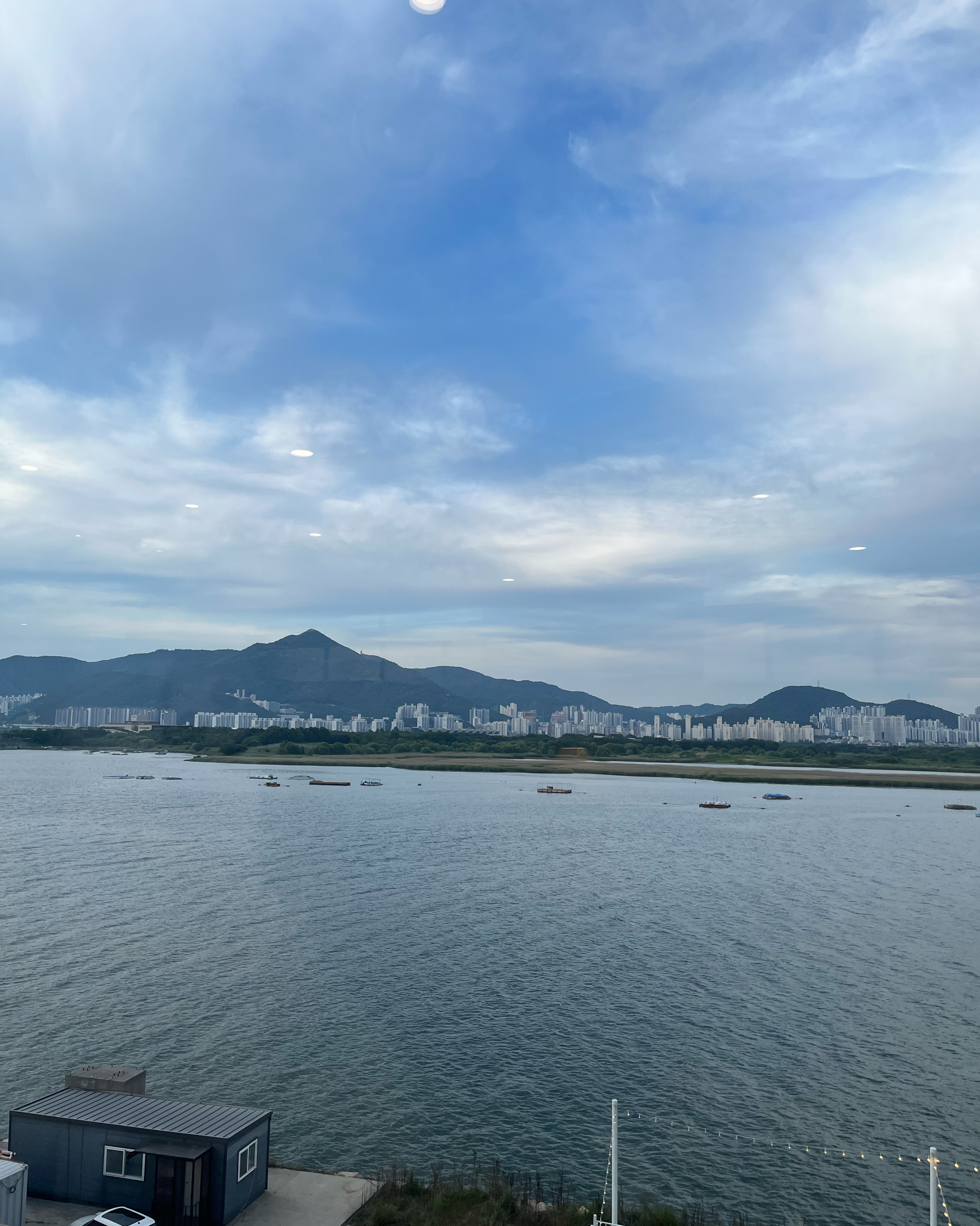 뷰도 좋고 전반적으로 깔끔해서 부모님 모시고 오기 좋았습니다:) - 부산명지 명지도 금옥갈비