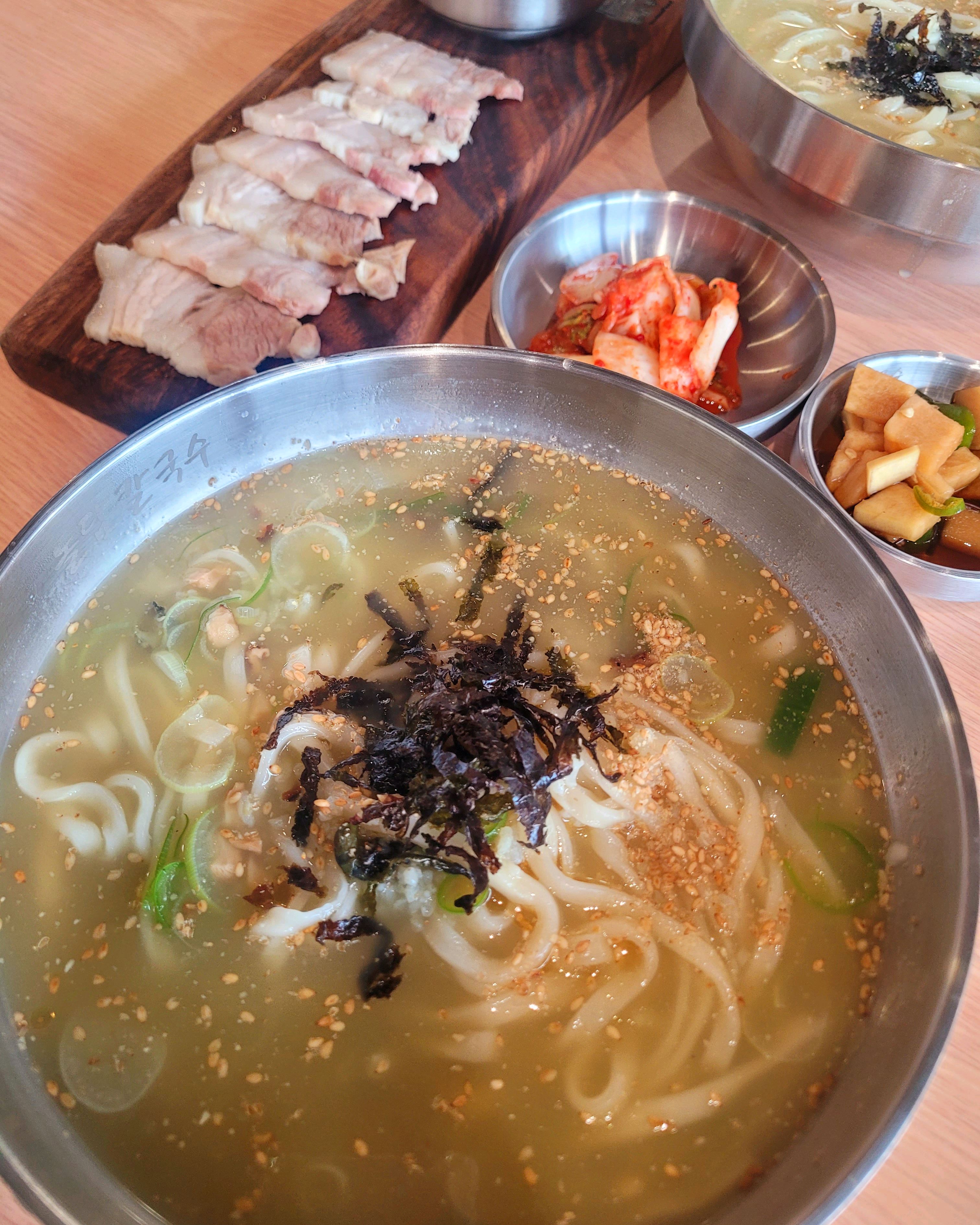 제주식 칼국수가 먹고 싶어서 검색해서 왔어요. - 부산기장 제주돌담칼국수 일광점