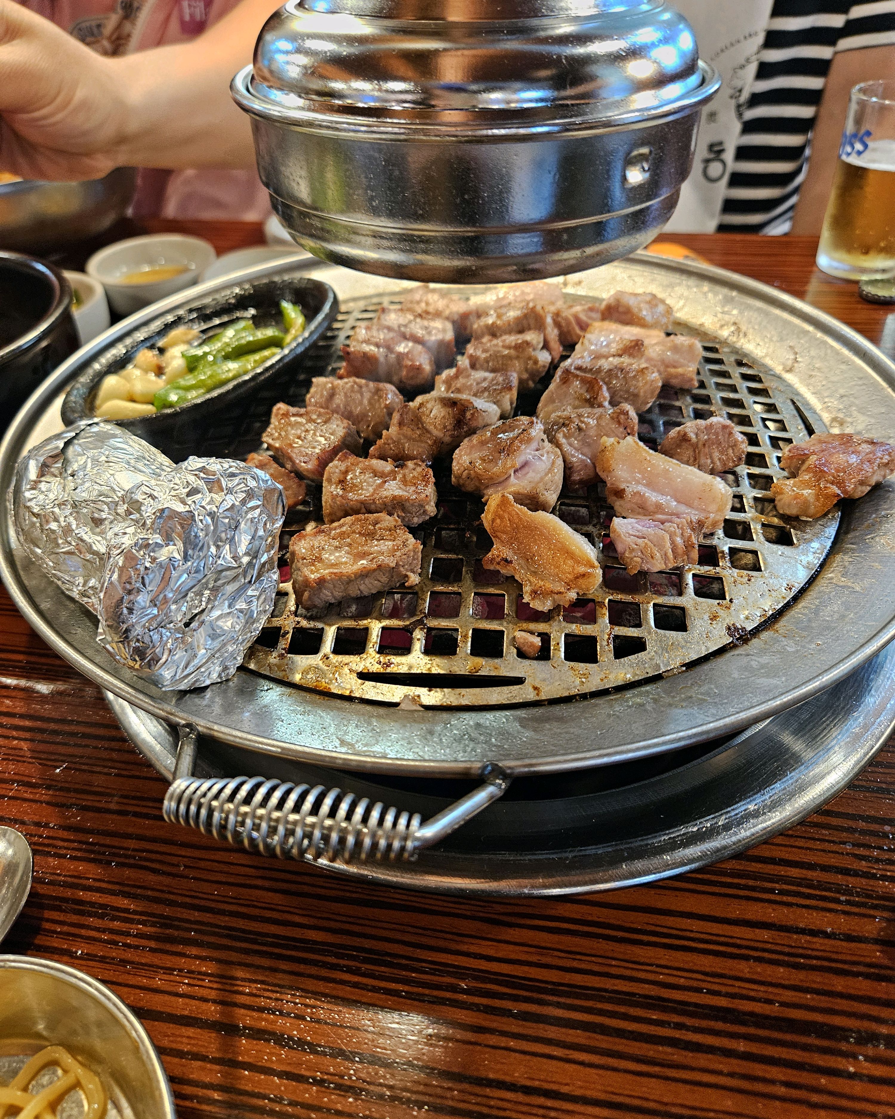 베스트 메뉴인 정가브리와 동래목살을 각각 2인분씩 시켰다. 동래정은 제주식 멜조림이라고 색