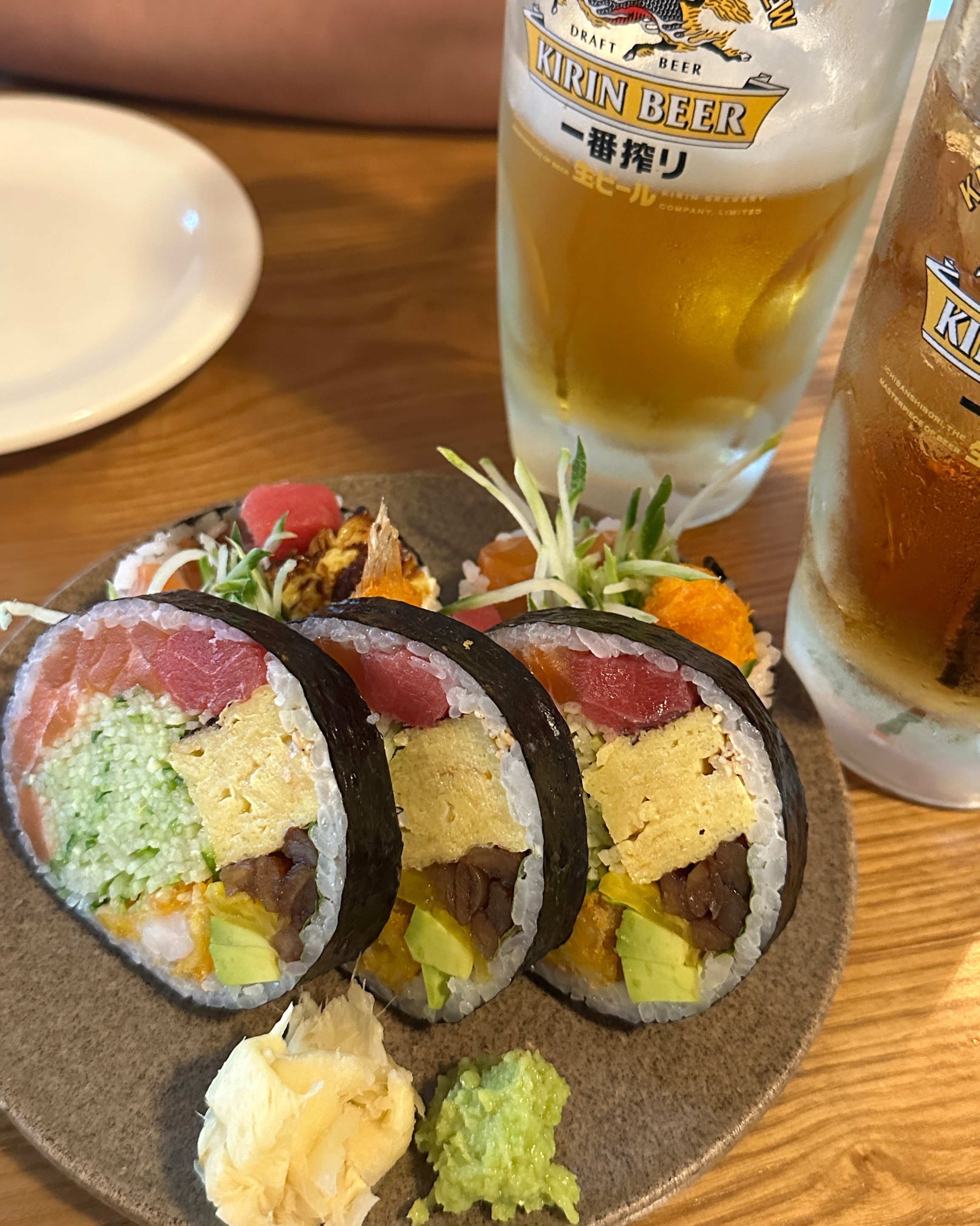 후토마끼 가성비 넘 좋구 생맥도 관리가 잘되는곳이라 맛있어요 특히 항정탕수 촉촉하고 이국적