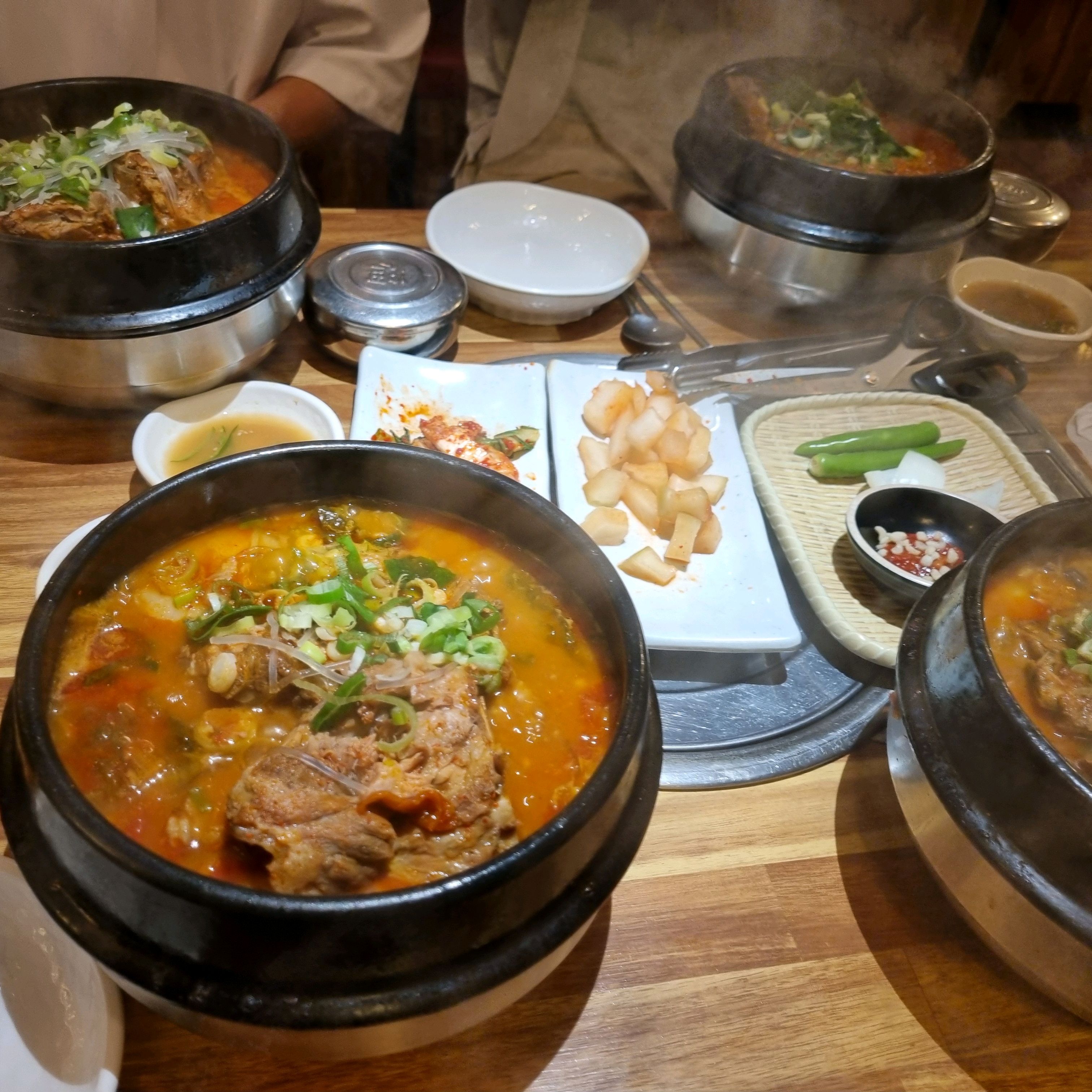 고구마순 감자탕은먹어봤는데 - 부산기장 정관왕감자탕 정관본점