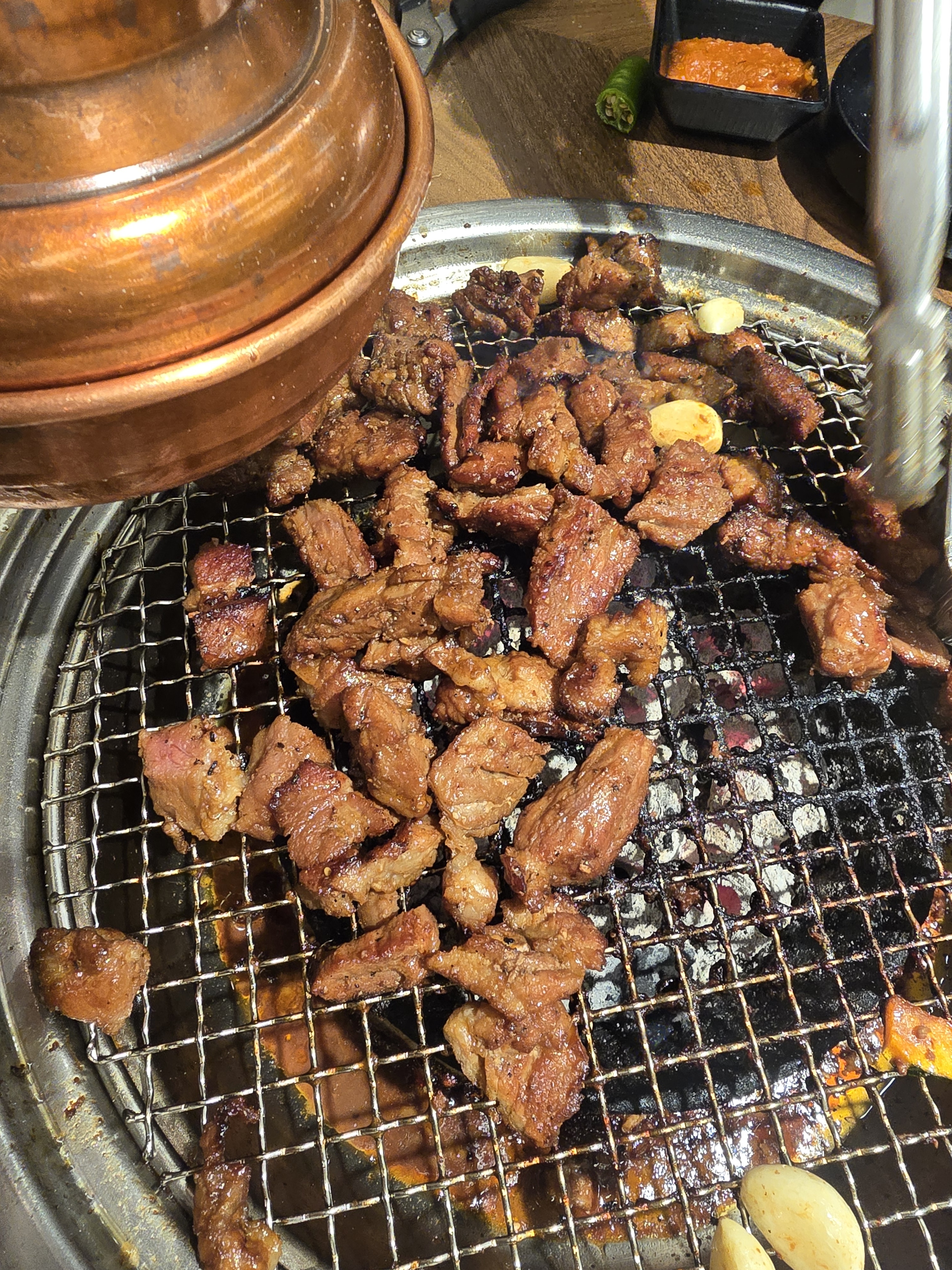 집앞이라 편하게 왔는데 생각보다 너무 맛있어서 놀람어요 셀프바도 다양하고 깔끔하고 맘껏 갈