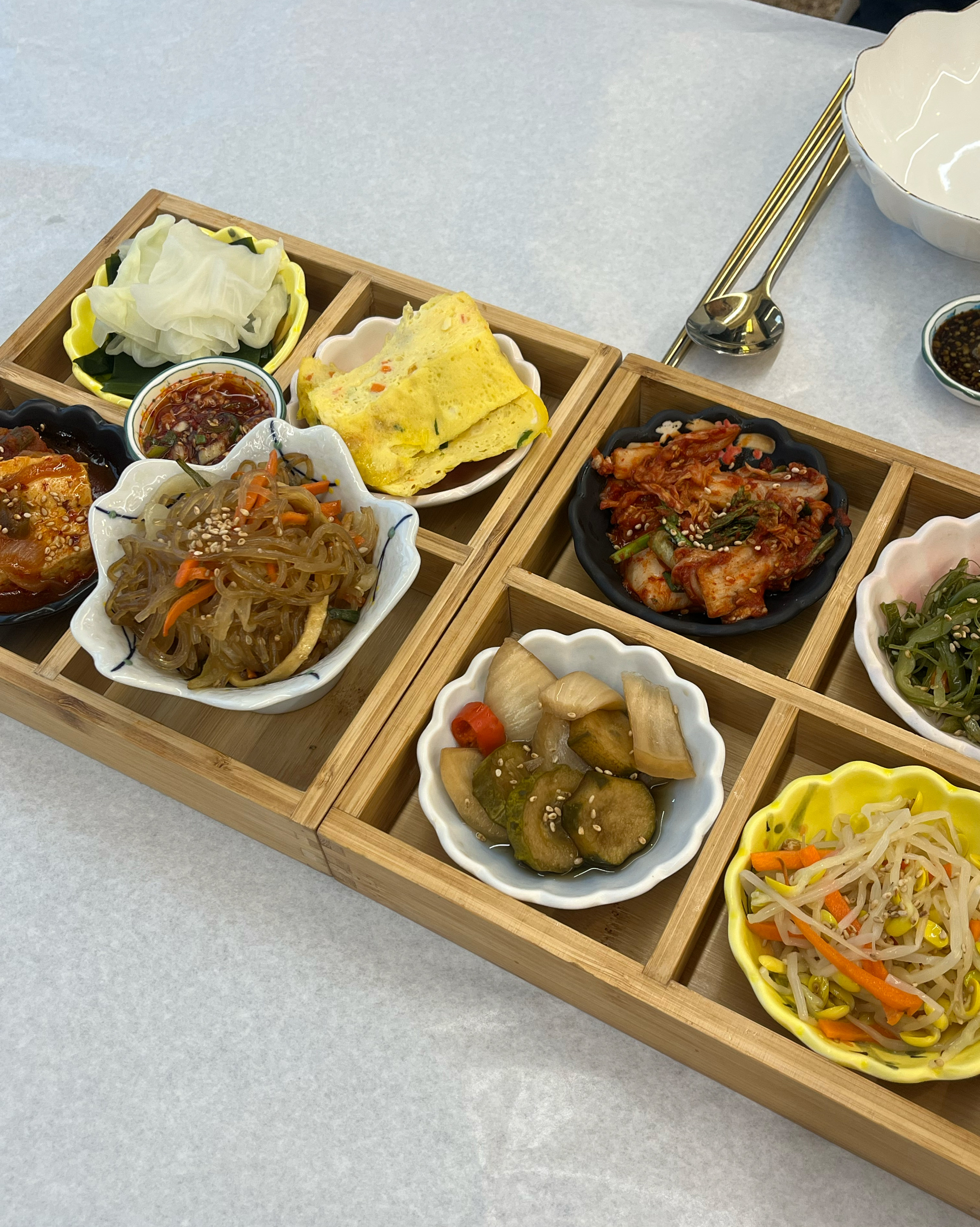 부모님과 함께 가기 너무 좋은 곳입니다 ㅎㅎ 강추드려용 :) 인테리어도 너무 깔끔하고 밥도