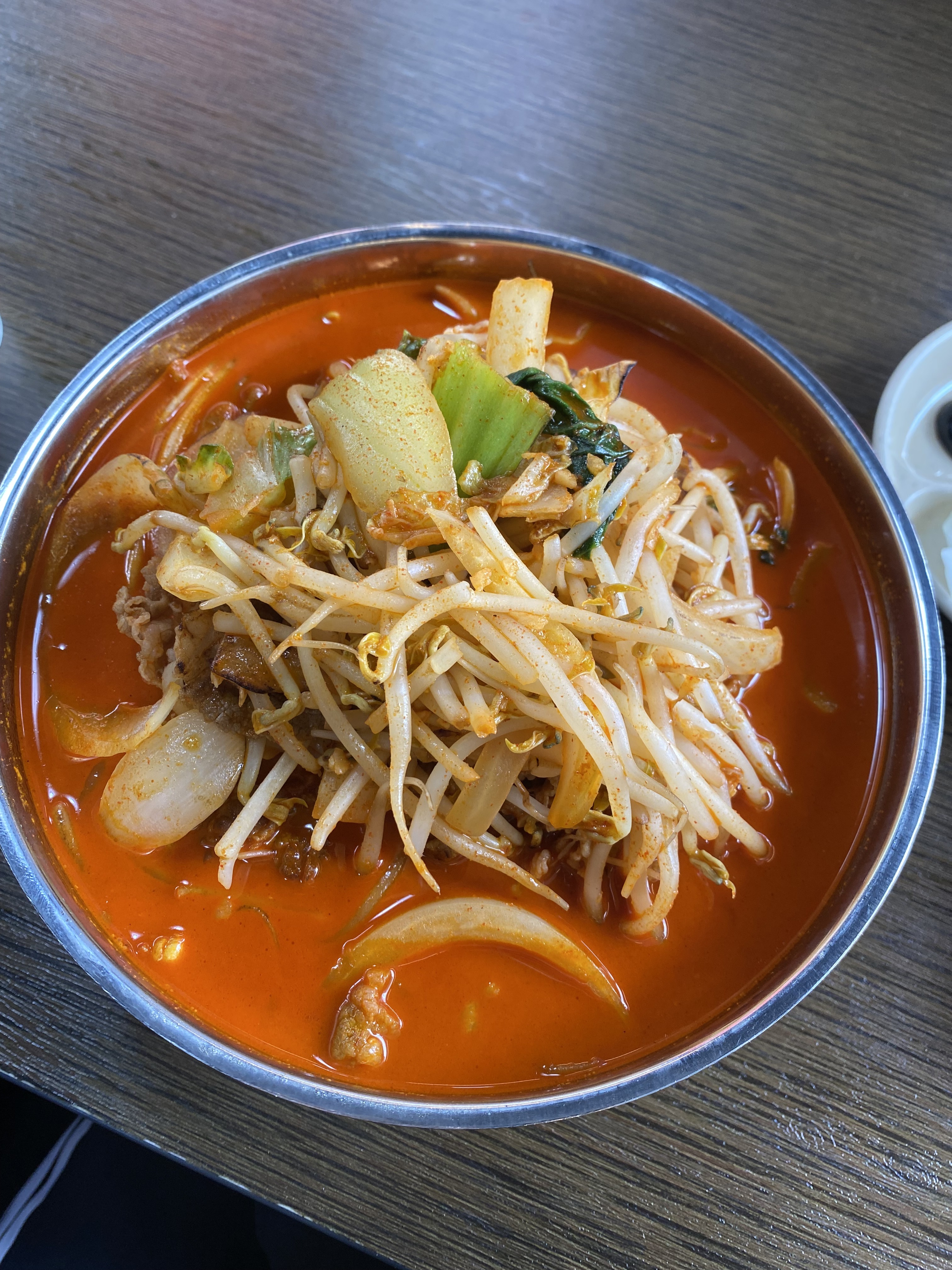 차돌짬뽕이랑 삼선짬뽕 먹었는데 양도 많고 국물도 깊은 맛이 나서 맛있게 먹고 왔습니다 ㅎㅎ