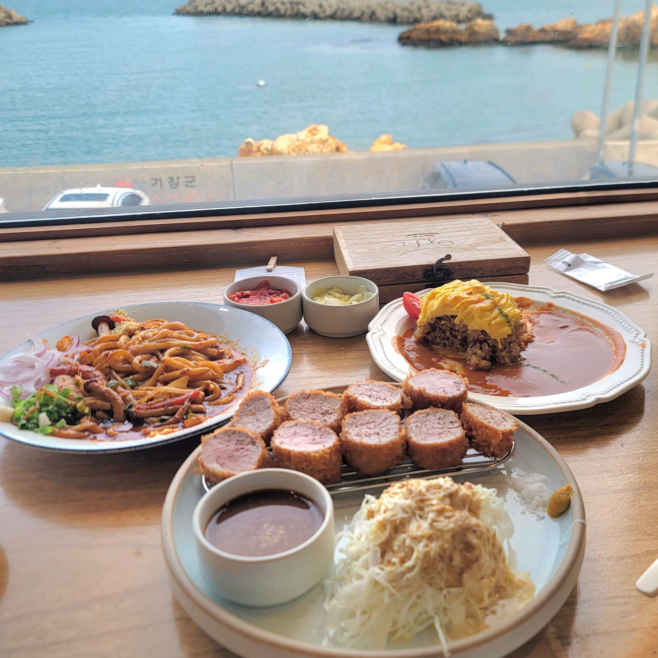 료코는 역시👍 창가 앞에 앉고 싶었는데 다행히 운좋게도? 앉아서 맛있게 먹었습니다~! 다음