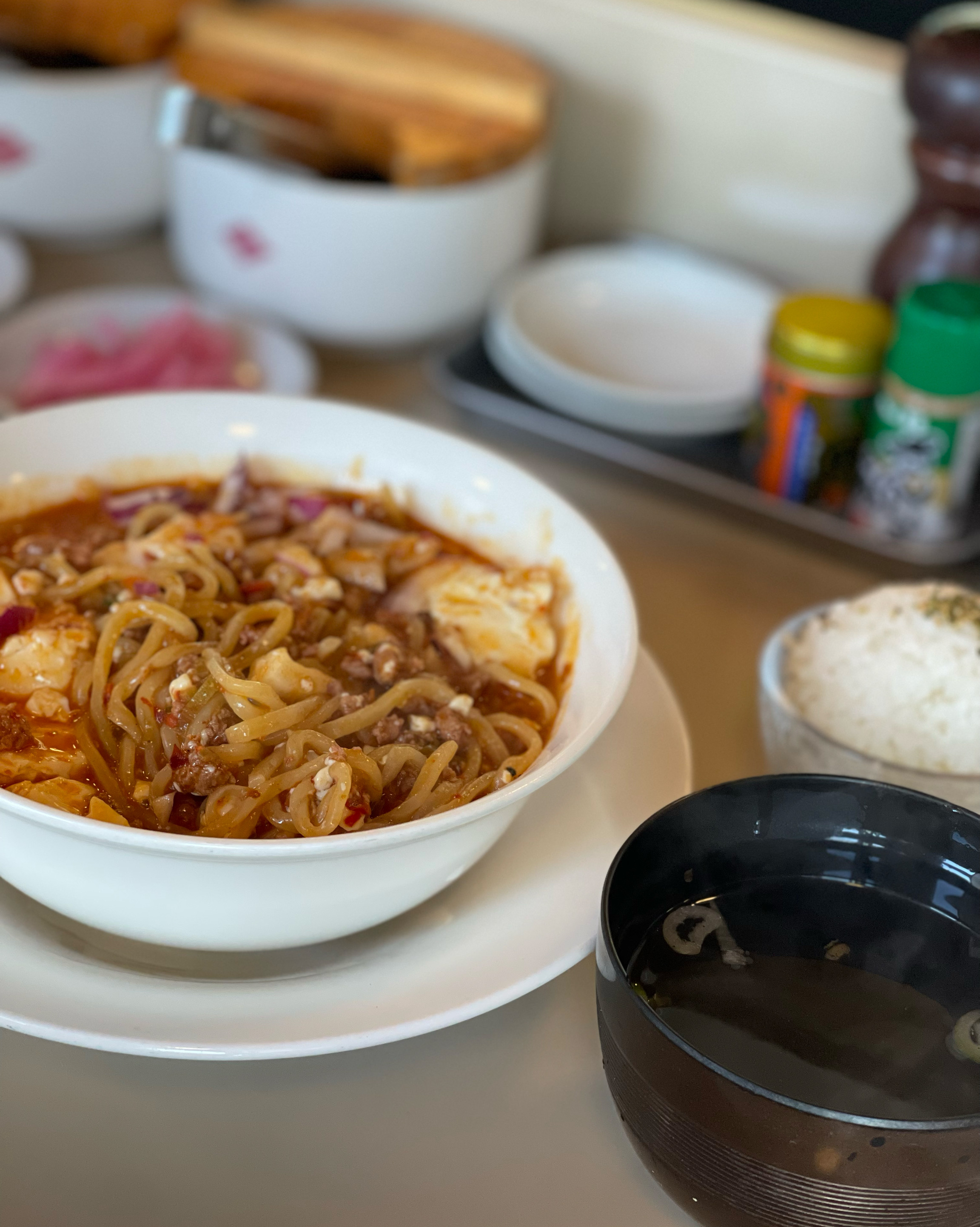 다행히 웨이팅이 길지않아서 좋았어요 마파두부면은 강하지않은 마라맛이라 먹을만 하구요 밥까지